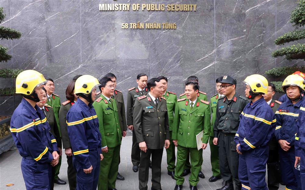 Đội cứu nạn, cứu hộ khắc phục hậu quả động đất ở Myanmar "giúp bạn như giúp mình"