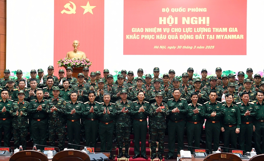 Lực lượng qu&acirc;n đội tham gia khắc phục hậu quả động đất tại Myanmar l&ecirc;n đường- Ảnh 8.