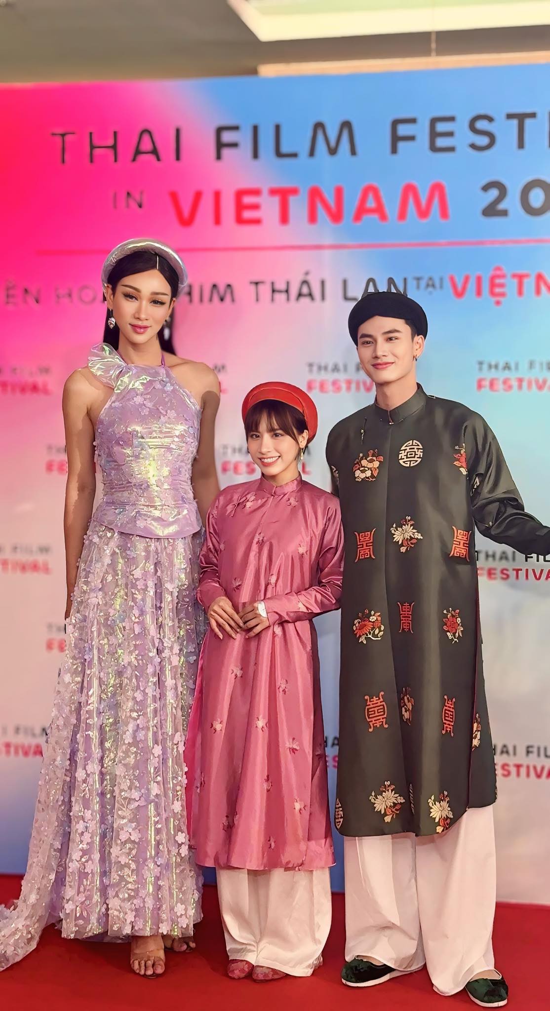 NSƯT Kim Tuyến và dàn sao Việt khuấy động thảm đỏ LHP Thái- Ảnh 13.
