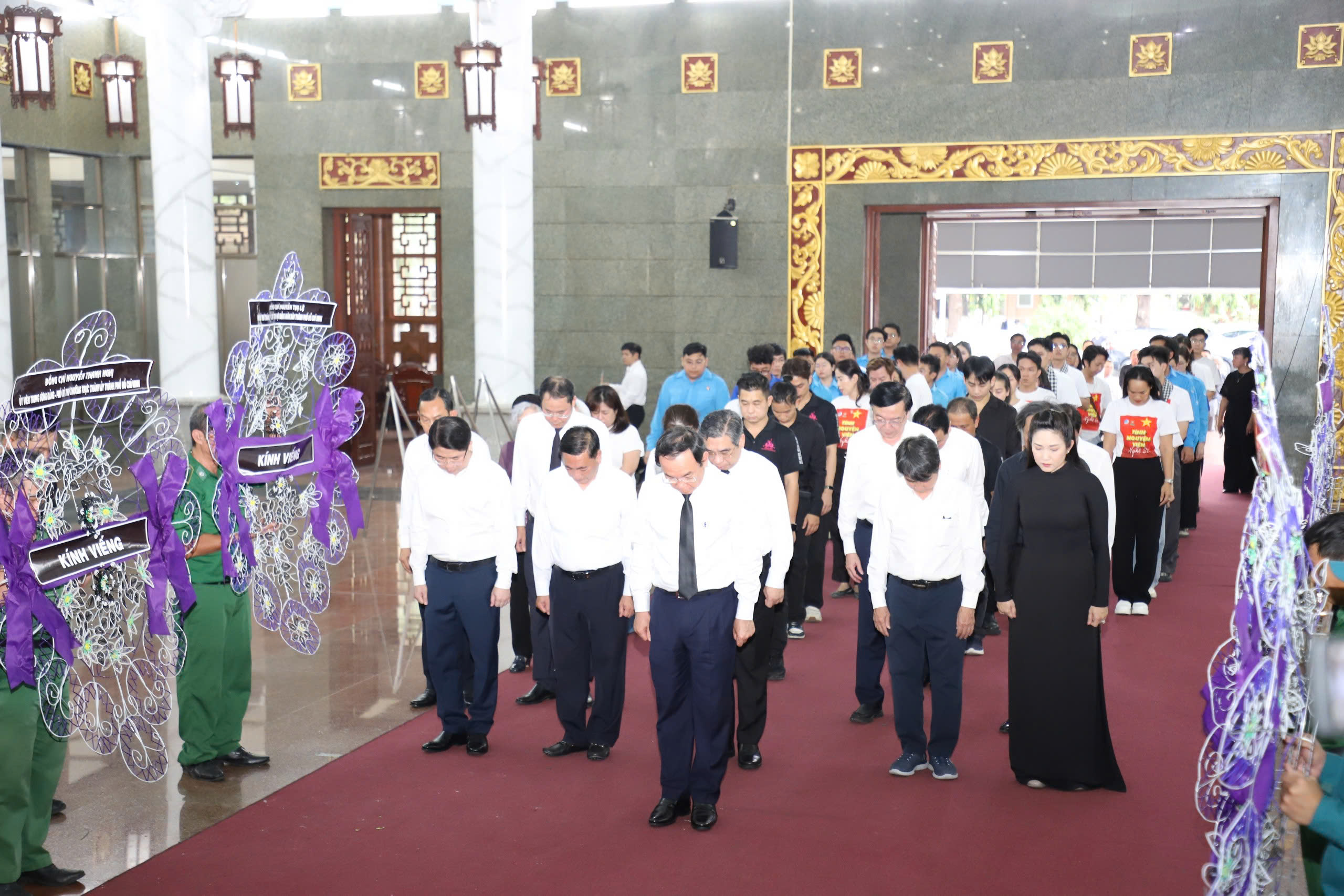 Bí thư Thành ủy TP HCM Nguyễn Văn Nên viếng tang nhạc sĩ Lư Nhất Vũ- Ảnh 1.