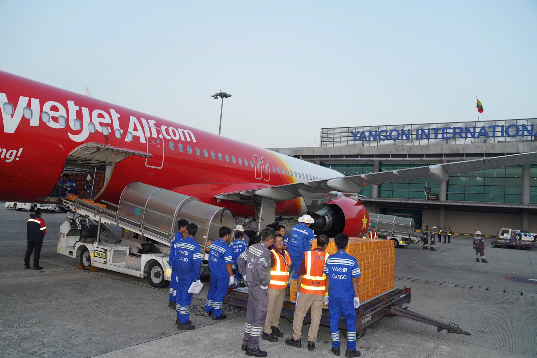 Đội cứu hộ Việt Nam đã đến Myanmar- Ảnh 2.