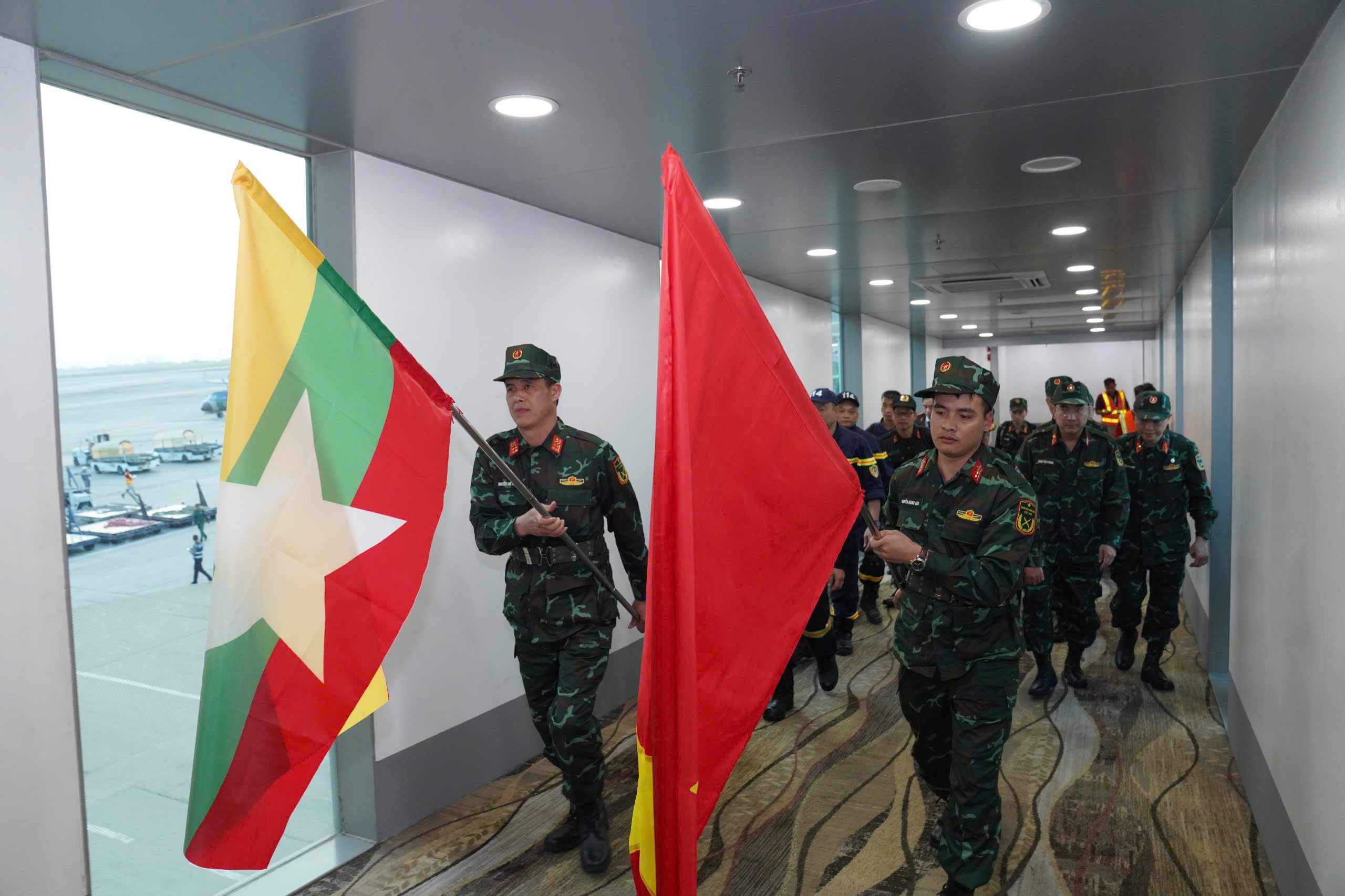 Đội cứu hộ Việt Nam đã đến Myanmar- Ảnh 3.