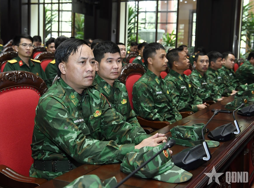 Lực lượng qu&acirc;n đội tham gia khắc phục hậu quả động đất tại Myanmar l&ecirc;n đường- Ảnh 6.