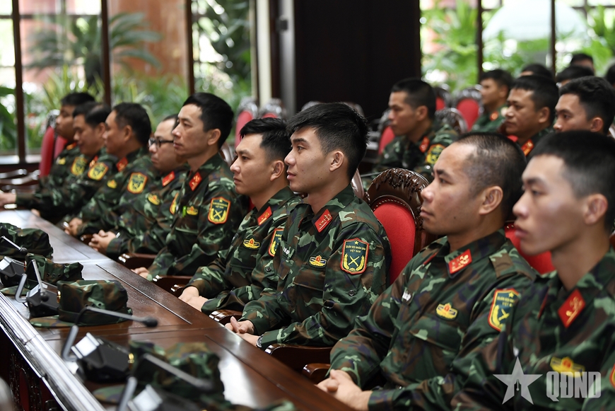 Lực lượng qu&acirc;n đội tham gia khắc phục hậu quả động đất tại Myanmar l&ecirc;n đường- Ảnh 7.