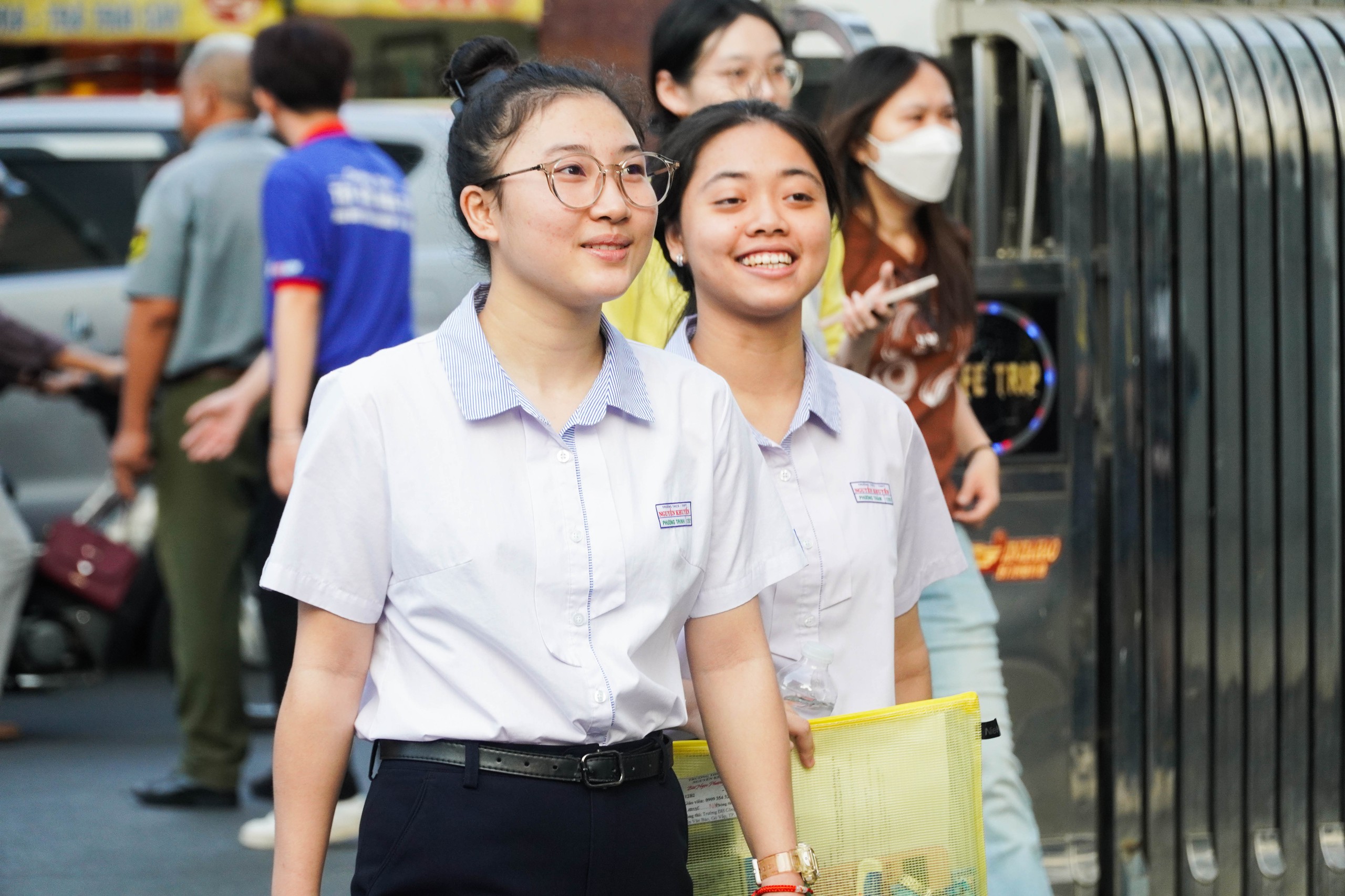 Thí sinh hồi hộp bước vào kỳ thi đánh giá năng lực của ĐHQG TP HCM- Ảnh 3.