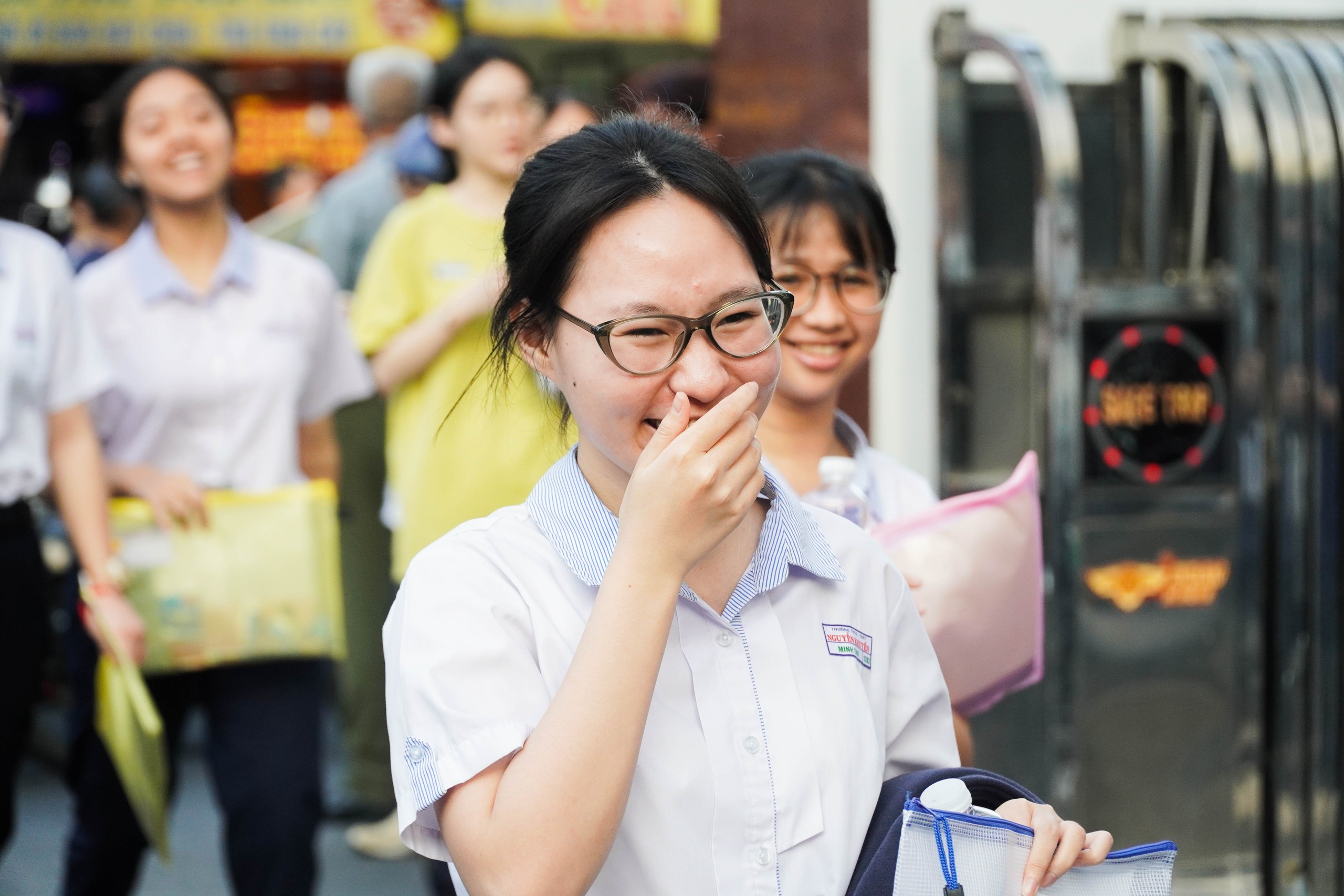 Thí sinh hồi hộp bước vào kỳ thi đánh giá năng lực của ĐHQG TP HCM- Ảnh 2.