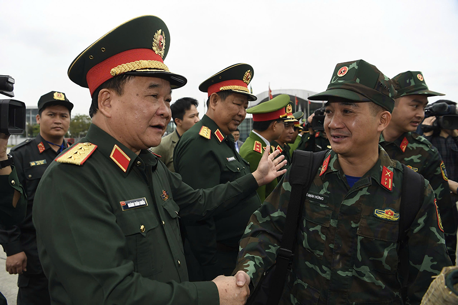 Hai chuyến bay đưa 106 cán bộ, chiến sĩ và hàng cứu trợ tới Myanmar- Ảnh 2.