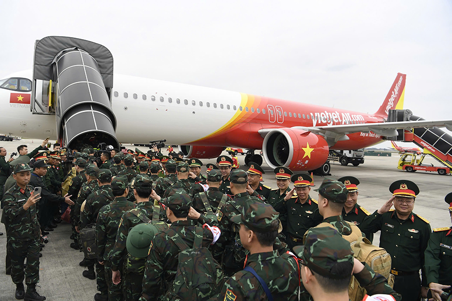 Hai chuyến bay đưa 106 cán bộ, chiến sĩ và hàng cứu trợ tới Myanmar- Ảnh 13.