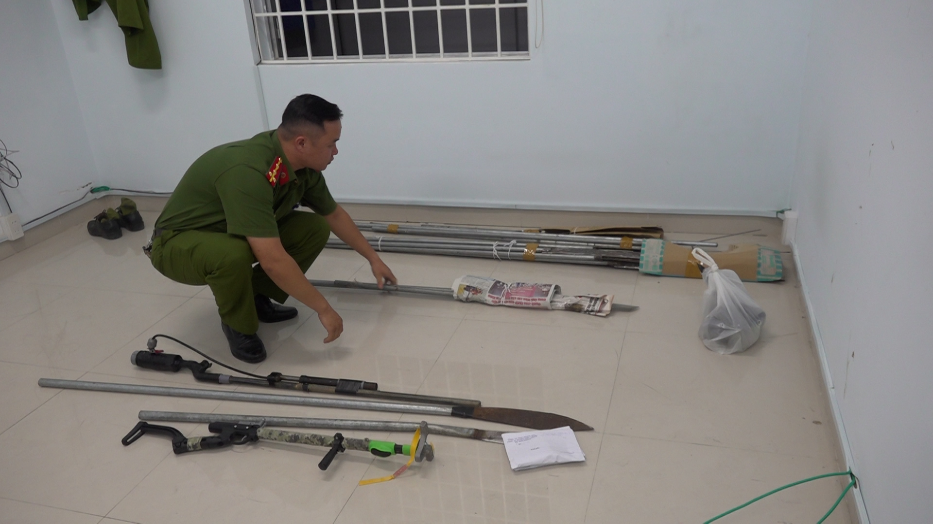 Triệu tập 80 đối tượng của 2 nhóm hỗn chiến trên Quốc lộ 1- Ảnh 3.