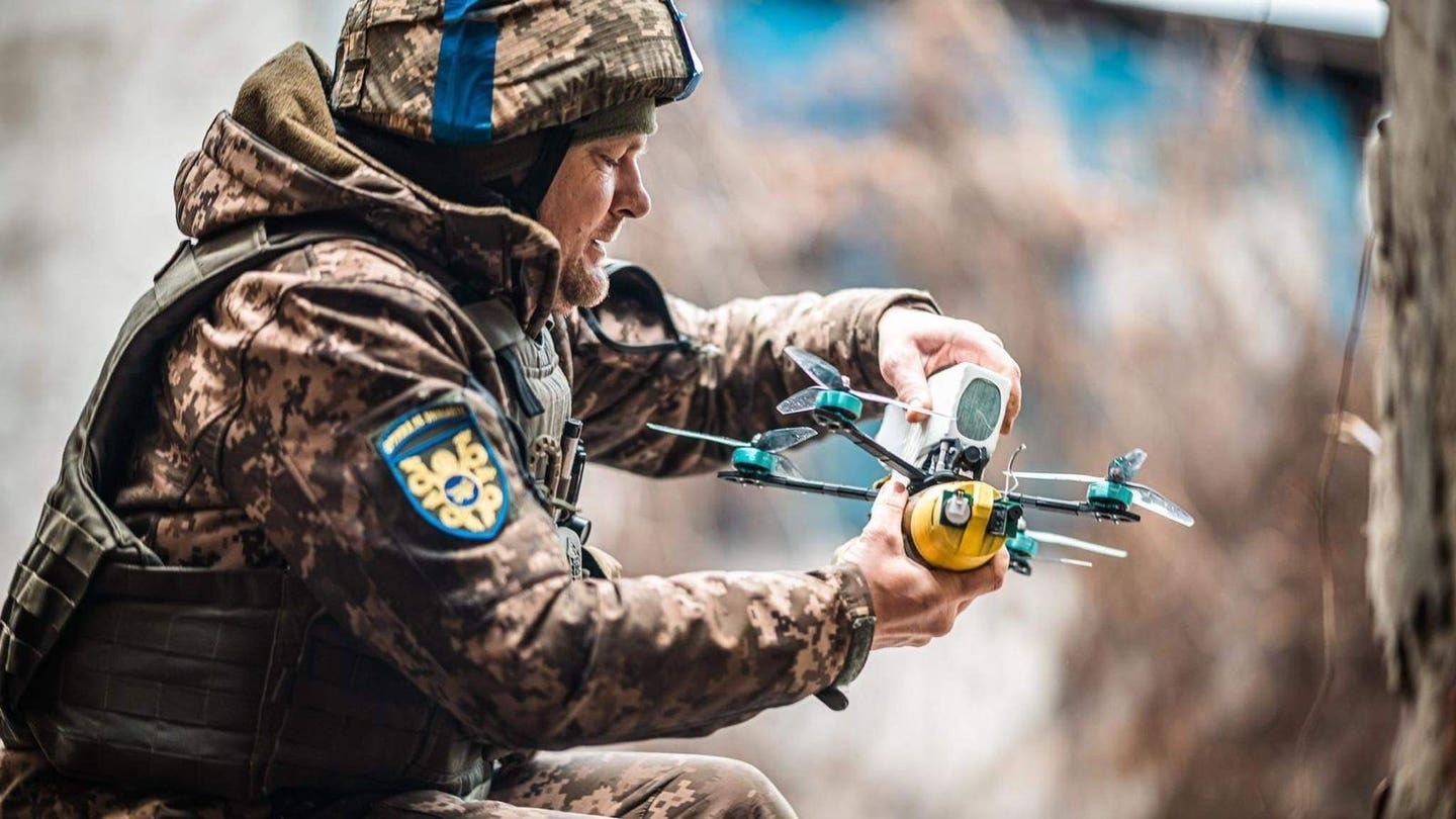Điểm n&oacute;ng xung đột ng&agrave;y 2-4: Ukraine khoe năng lực đ&aacute;ng nể- Ảnh 1.
