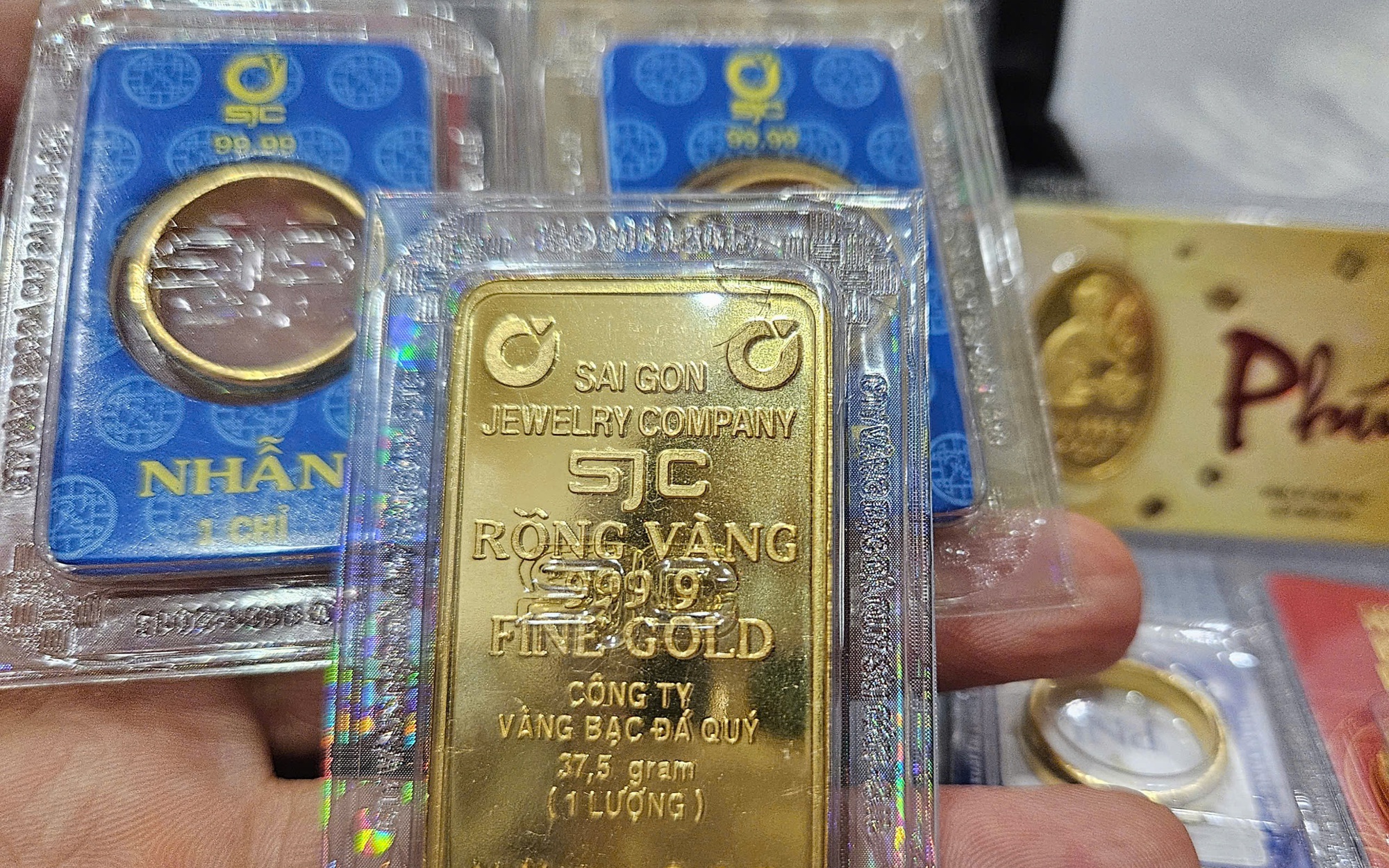 Cuối ngày 30-3, giá vàng duy trì ở mức đỉnh, chuyên gia dự báo khó về 95 triệu đồng/lượng