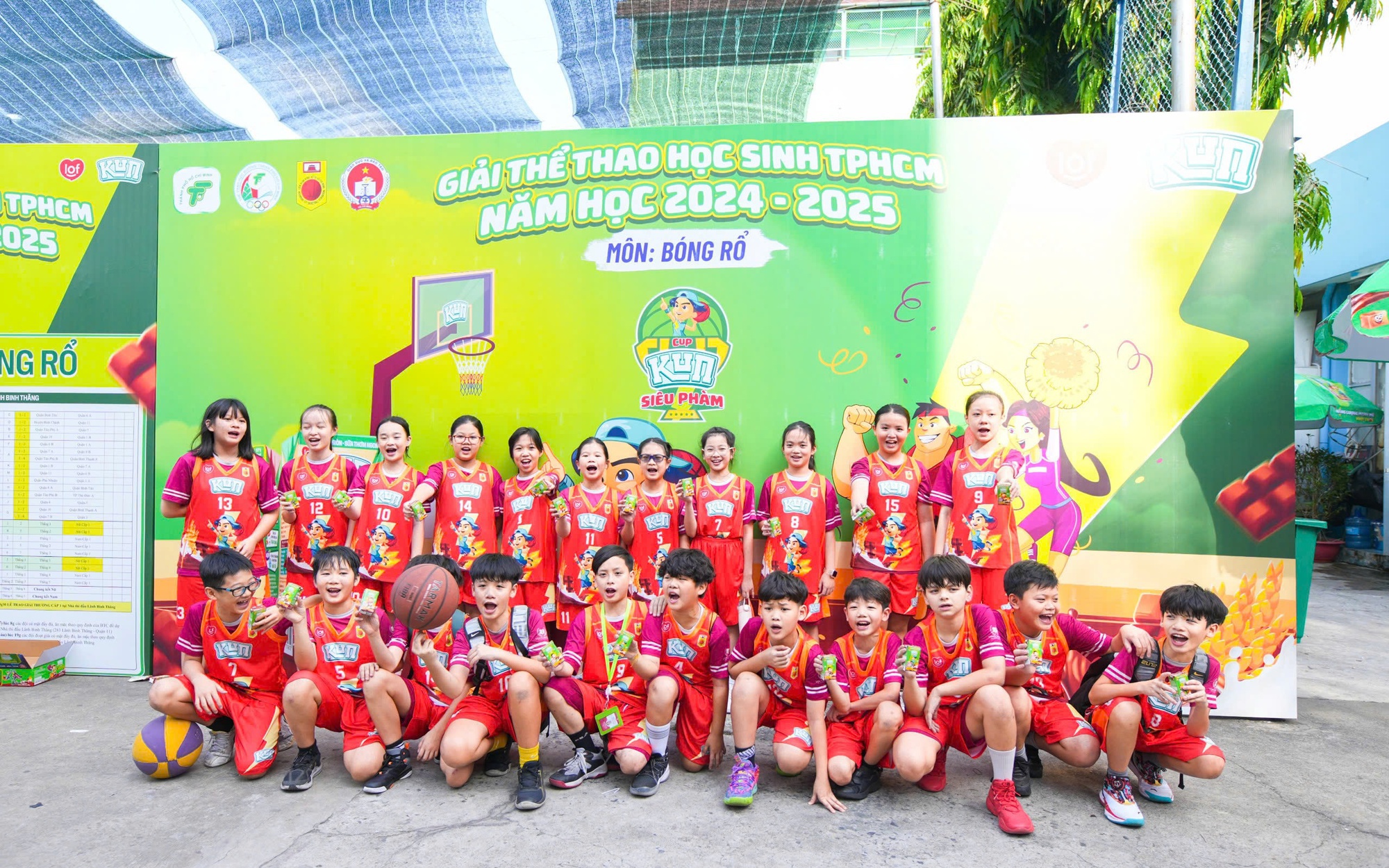 Sân chơi giáo dục thể chất có hơn 1.000 học sinh tiểu học tham gia