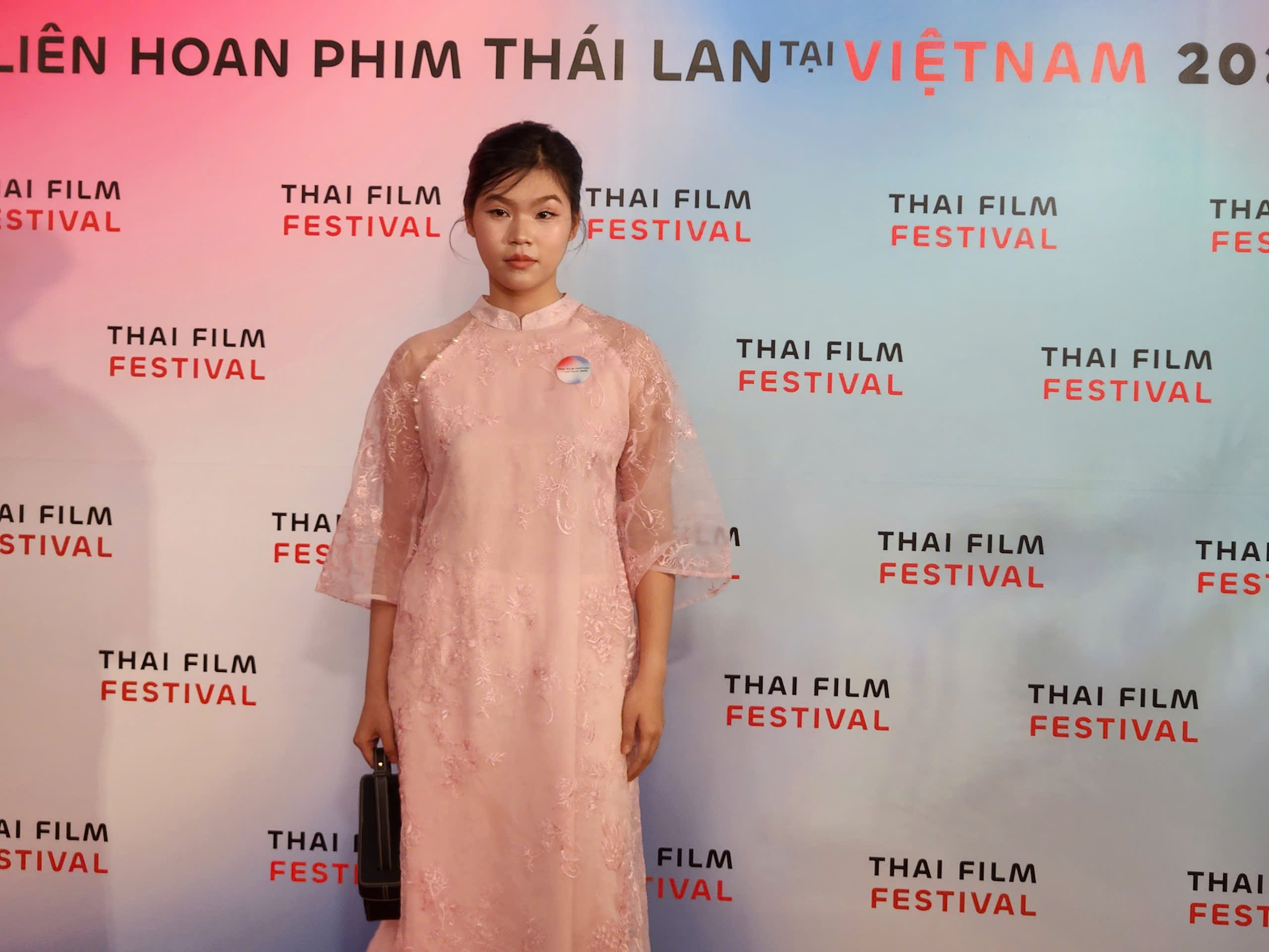 NSƯT Kim Tuyến và dàn sao Việt khuấy động thảm đỏ LHP Thái- Ảnh 9.