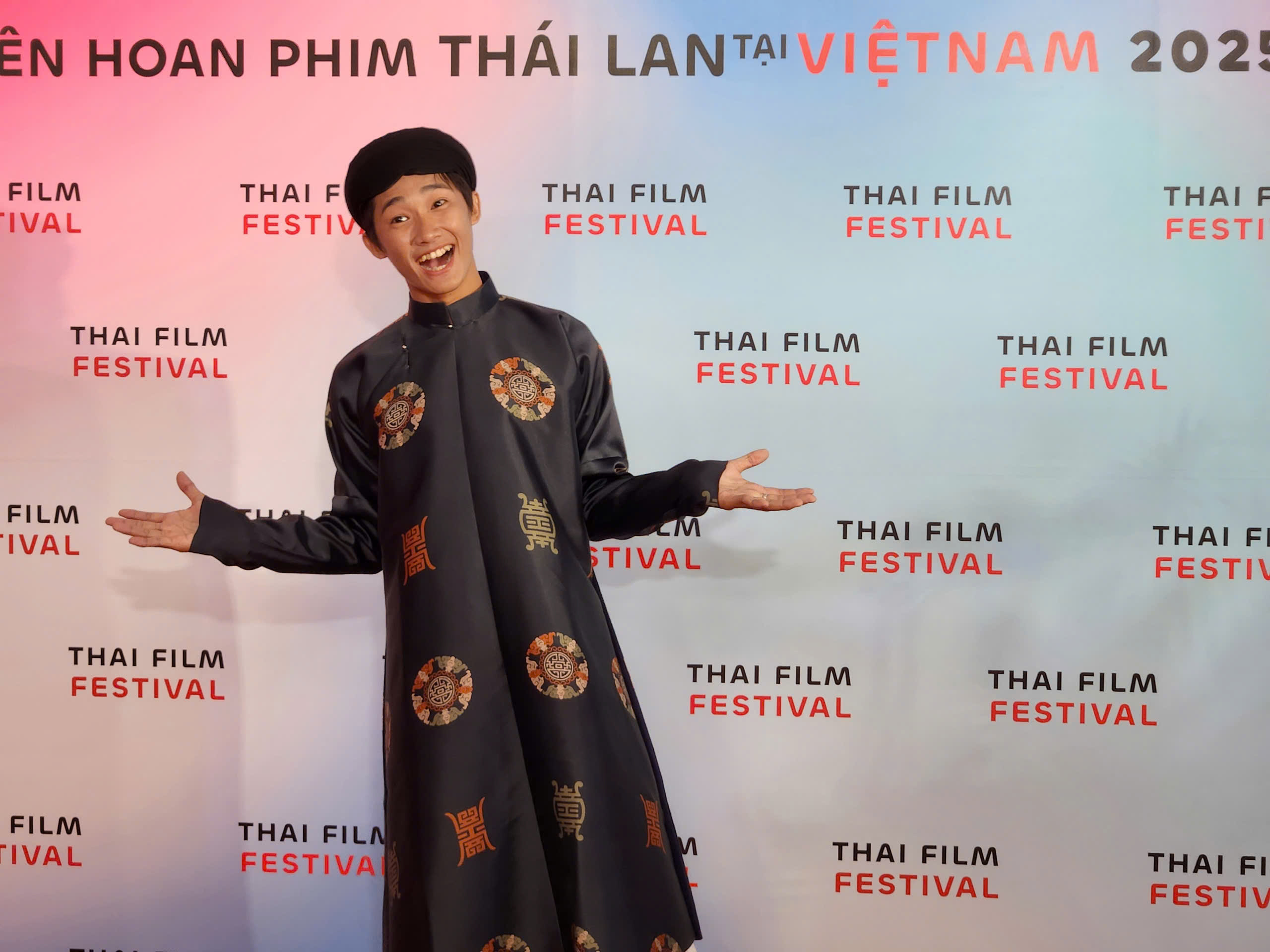NSƯT Kim Tuyến và dàn sao Việt khuấy động thảm đỏ LHP Thái- Ảnh 6.