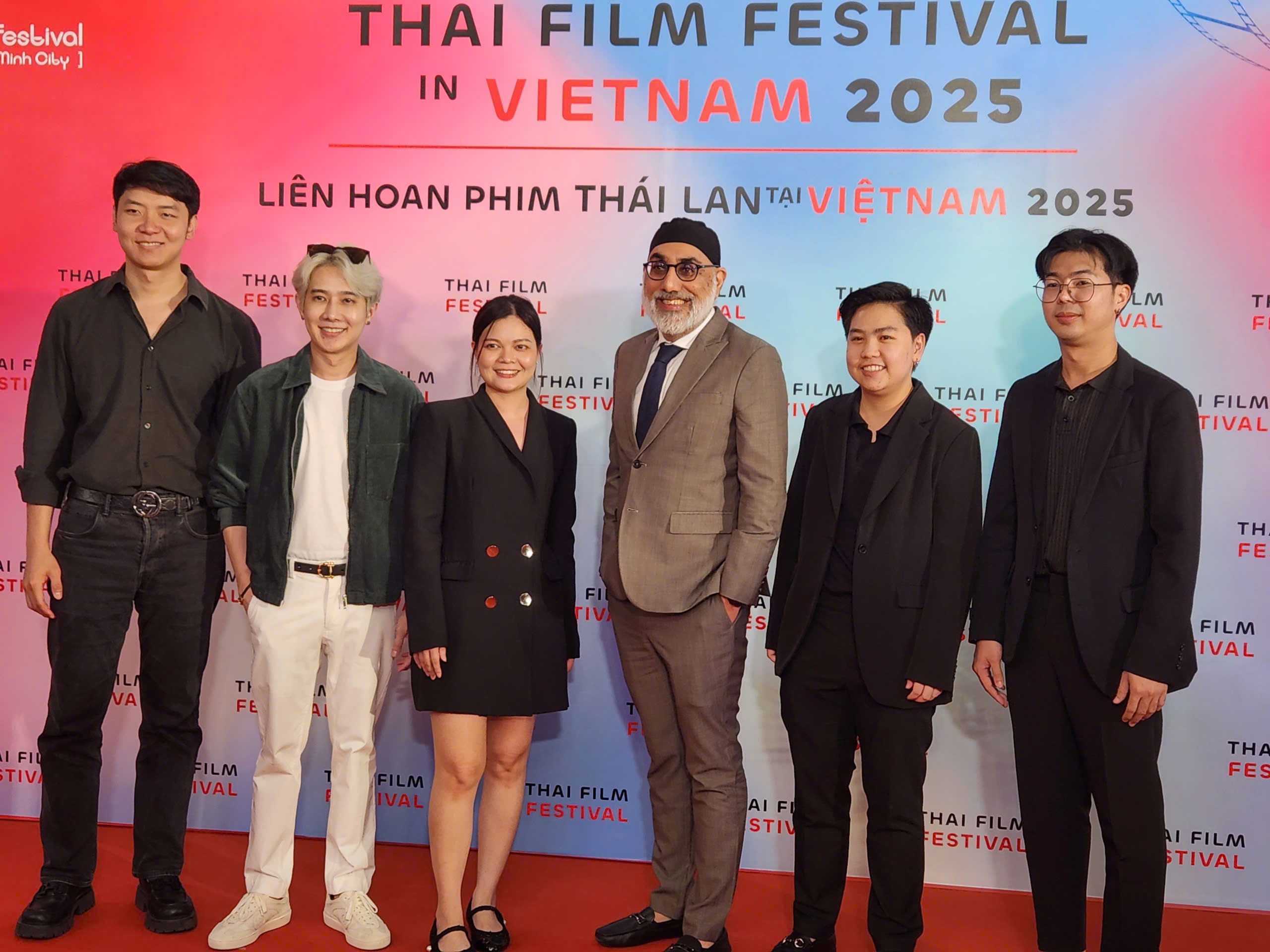 NSƯT Kim Tuyến và dàn sao Việt khuấy động thảm đỏ LHP Thái- Ảnh 16.