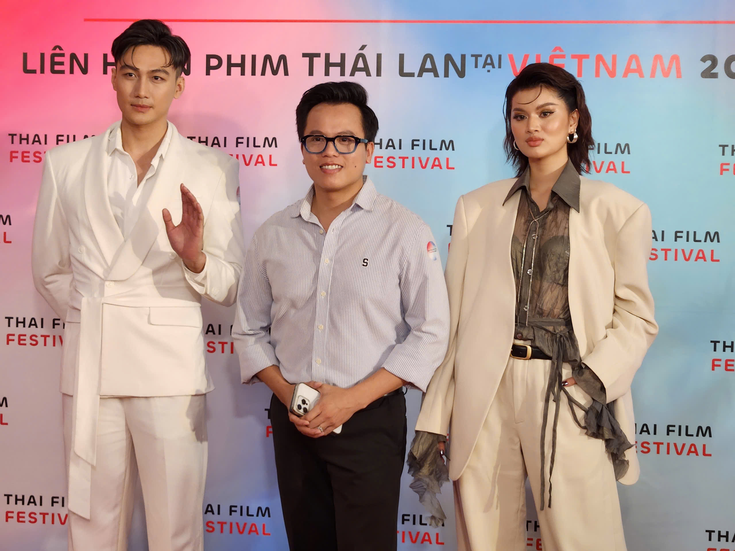 NSƯT Kim Tuyến và dàn sao Việt khuấy động thảm đỏ LHP Thái- Ảnh 15.