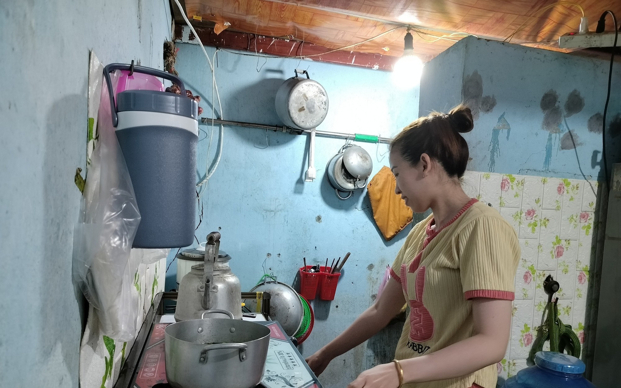 Câu chuyện phía sau bảng lương “trong mơ” của nữ công nhân khiến nhiều người chùn bước
