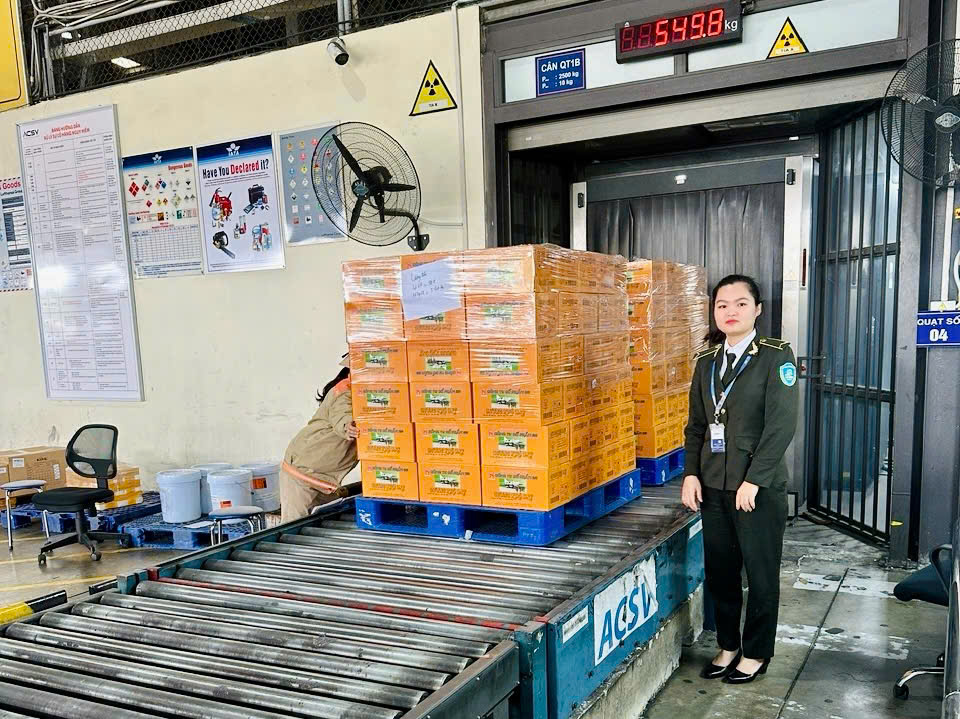 Hai chuyến bay đưa 106 cán bộ, chiến sĩ và hàng cứu trợ tới Myanmar- Ảnh 6.