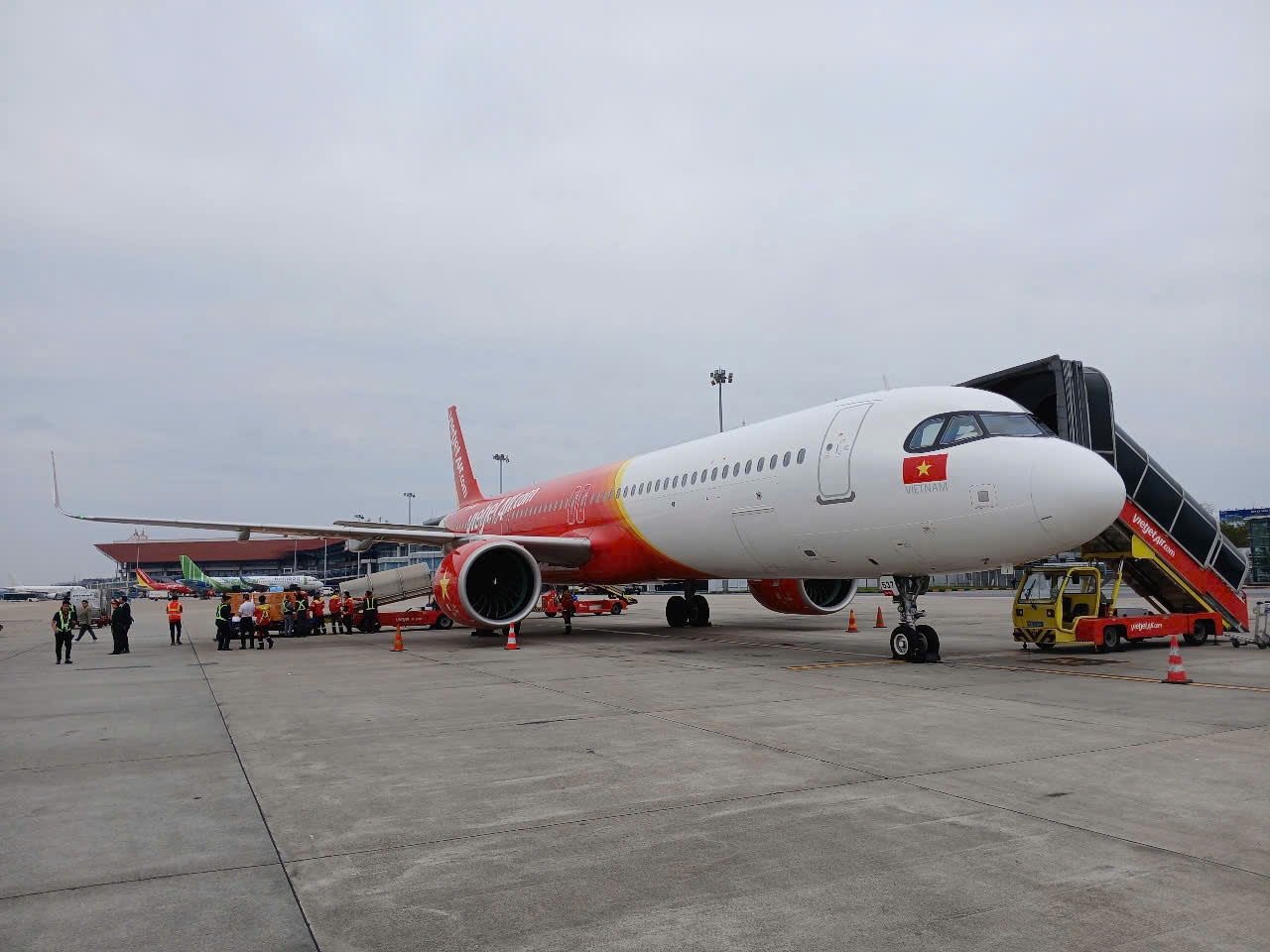 Hai chuyến bay đưa 106 cán bộ, chiến sĩ và hàng cứu trợ tới Myanmar- Ảnh 9.