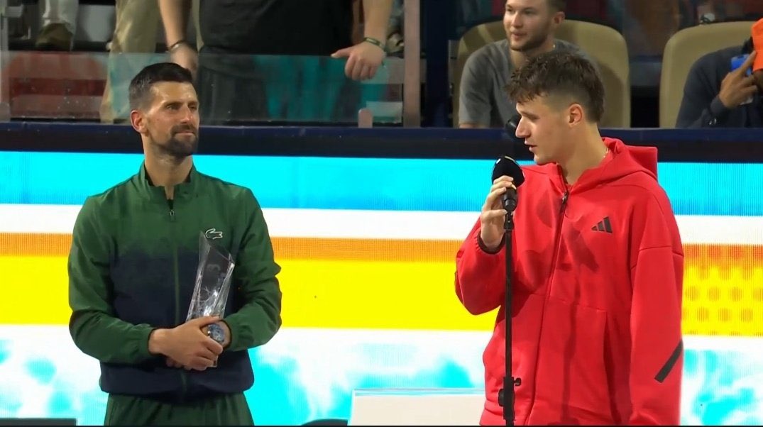 Tay vợt 19 tuổi Jakub Mensik ngăn thần tượng Djokovic đoạt danh hiệu ATP thứ 100- Ảnh 2.