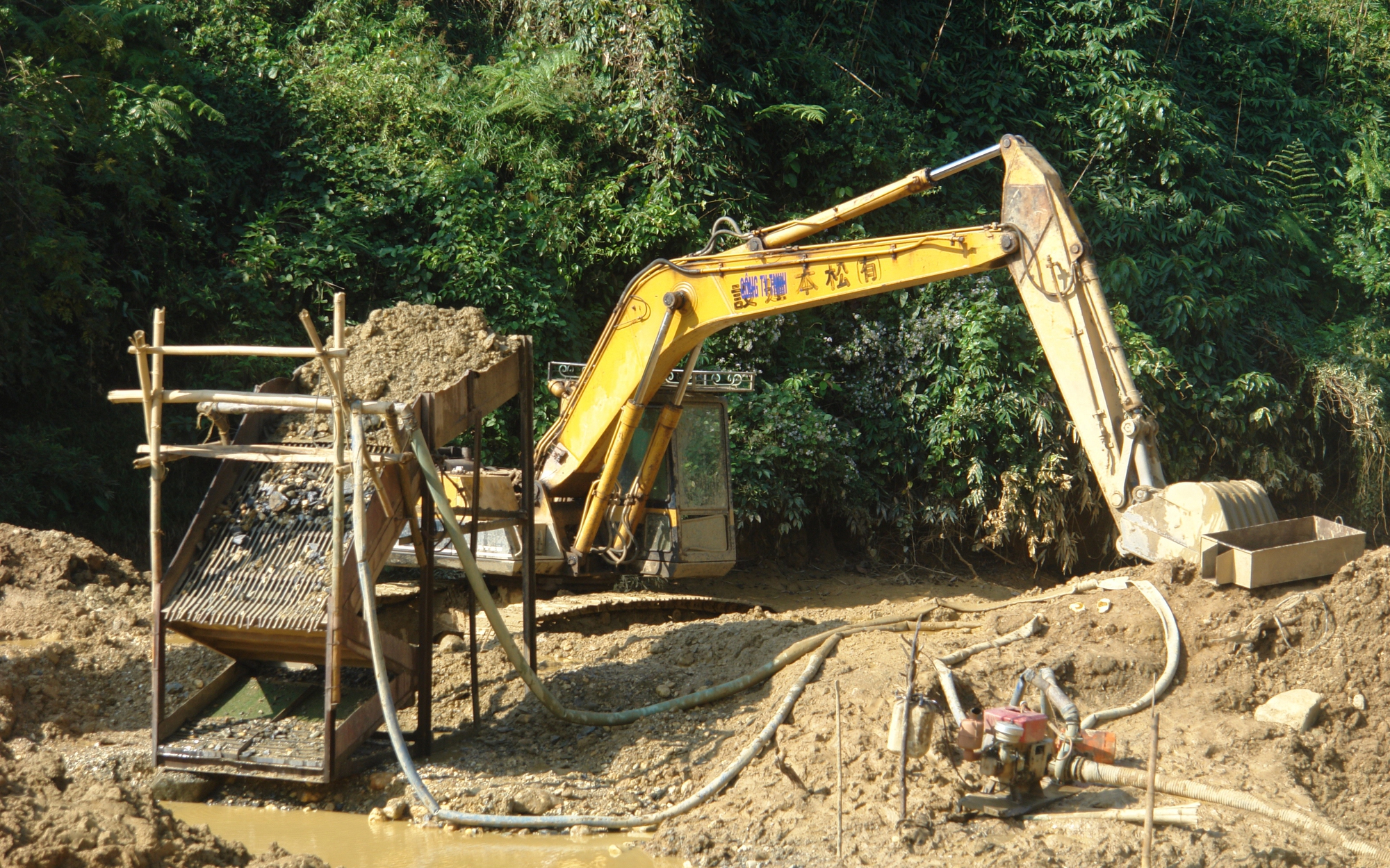 40 mỏ vàng với trữ lượng gần 30 tấn vừa được phát hiện ở những địa phương nào?