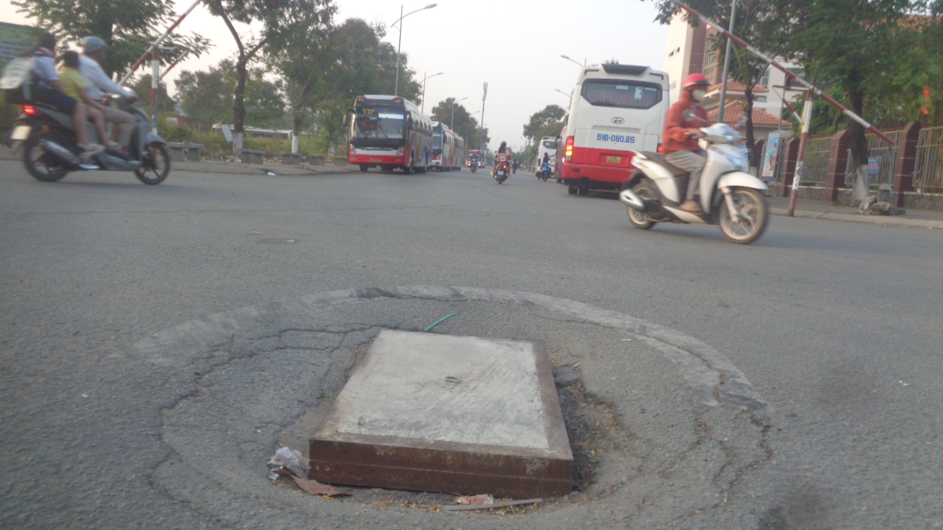 Hố ga nguy hiểm- Ảnh 1.