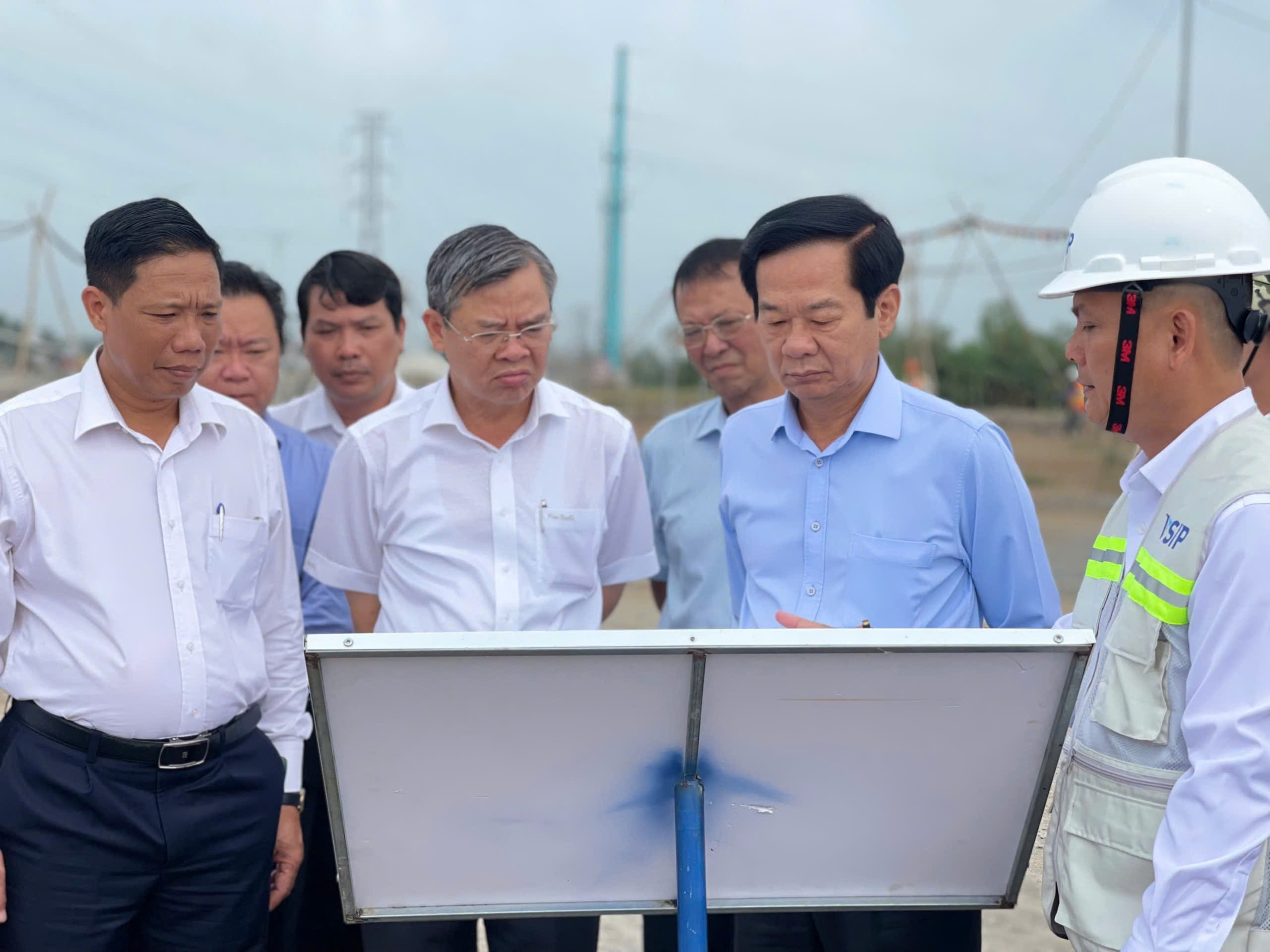 Bí thư Thành ủy Cần Thơ chỉ đạo "nóng" về khu công nghiệp hàng ngàn tỉ- Ảnh 1.