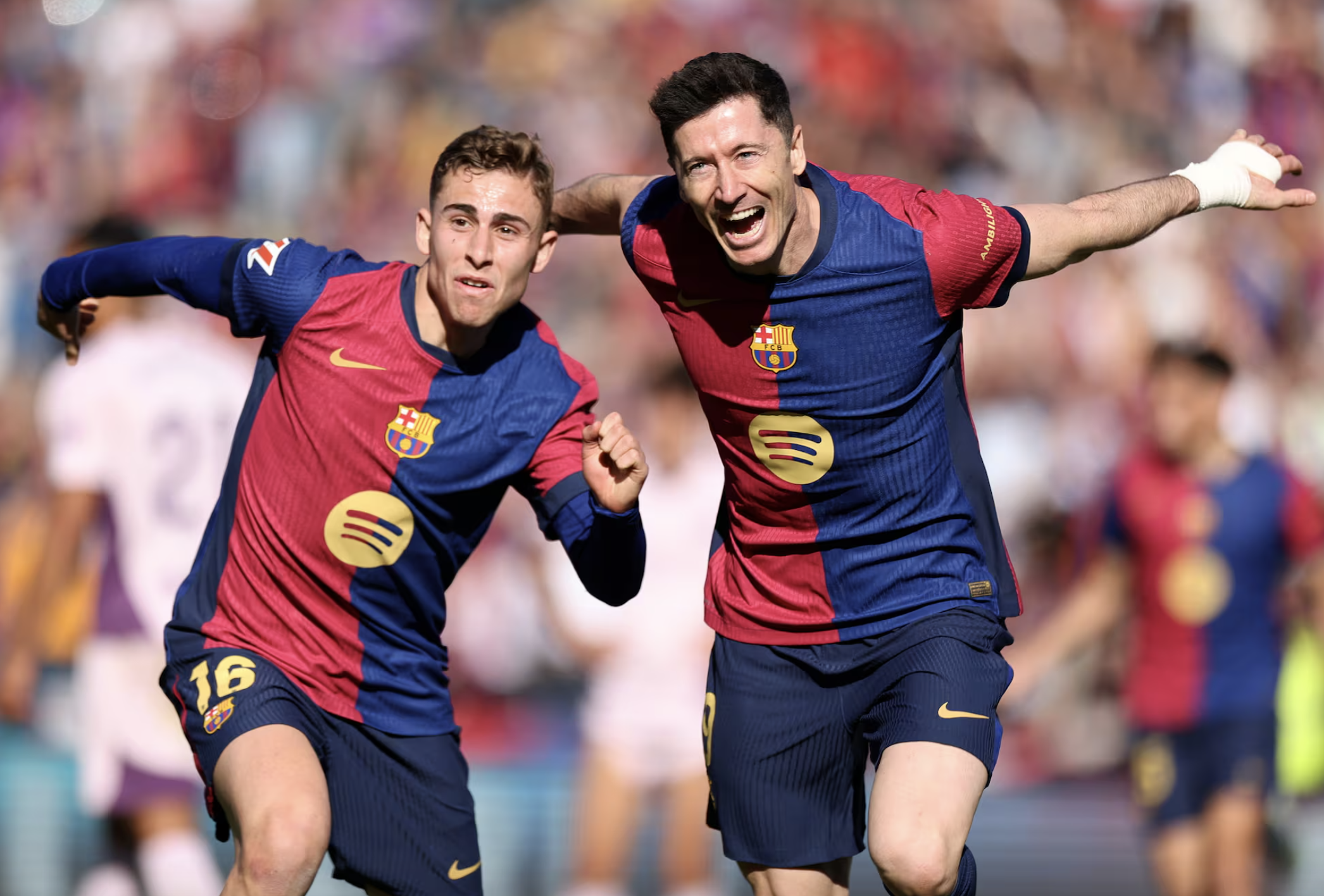 Lewandowski lập c&uacute; đ&uacute;p, Barcelona b&ugrave;ng nổ trận cầu 5 b&agrave;n La Liga- Ảnh 5.