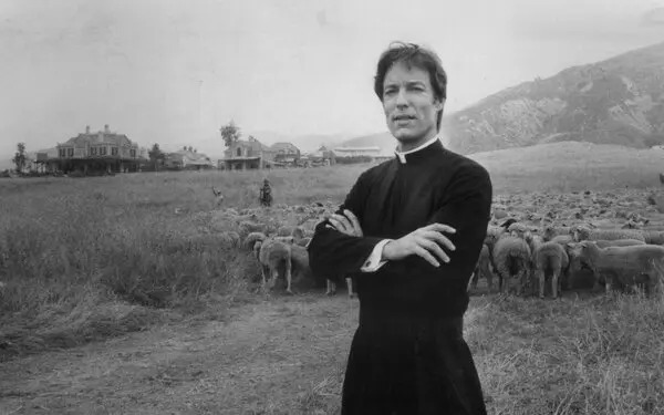 H&agrave; Phương kể kỷ niệm về "cha Ralph" Richard Chamberlain- Ảnh 4.
