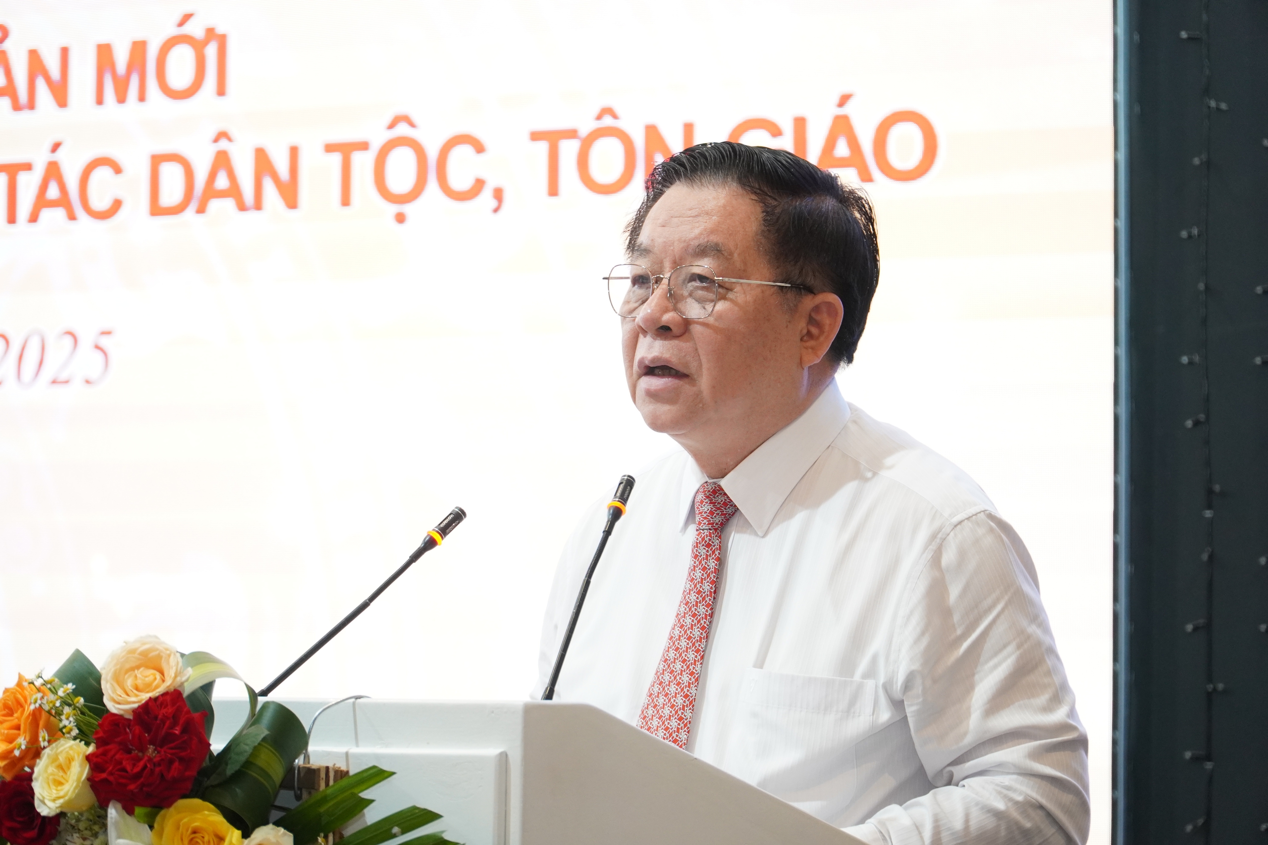 Triển khai văn bản mới của Ban B&iacute; thư về c&ocirc;ng t&aacute;c d&acirc;n tộc, t&ocirc;n gi&aacute;o- Ảnh 1.