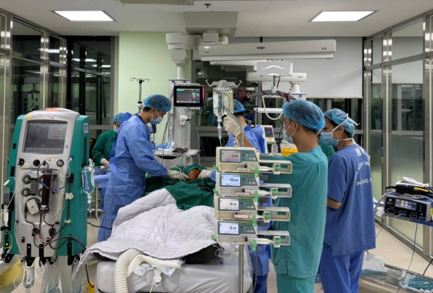 Tự chữa đau răng, người đàn ông sốc nhiễm khuẩn, nguy kịch- Ảnh 1.