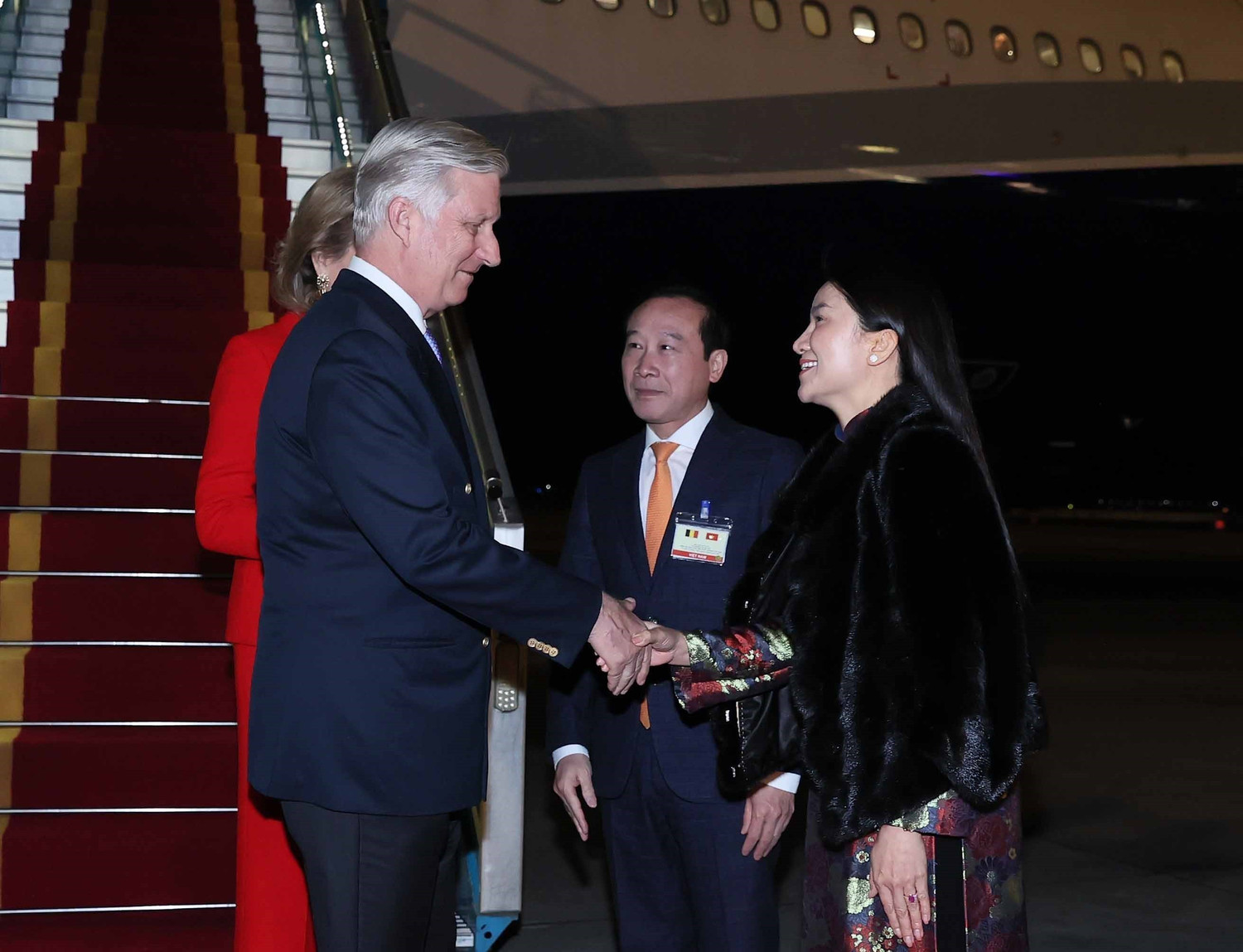 Nhà Vua và Hoàng hậu Bỉ đến Hà Nội, bắt đầu thăm Việt Nam- Ảnh 1.