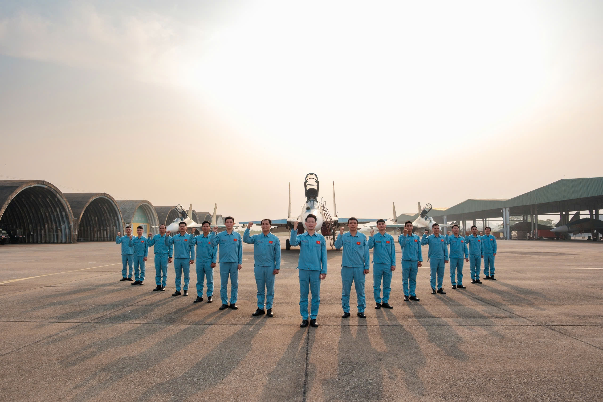 MV đặc biệt của bộ đội Ph&ograve;ng kh&ocirc;ng - Kh&ocirc;ng qu&acirc;n- Ảnh 1.