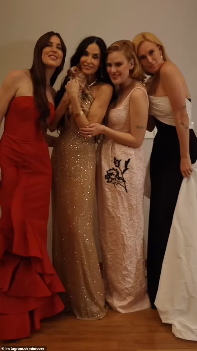 Demi Moore ph&aacute; vỡ im lặng sau c&uacute; sốc vuột Oscar- Ảnh 6.