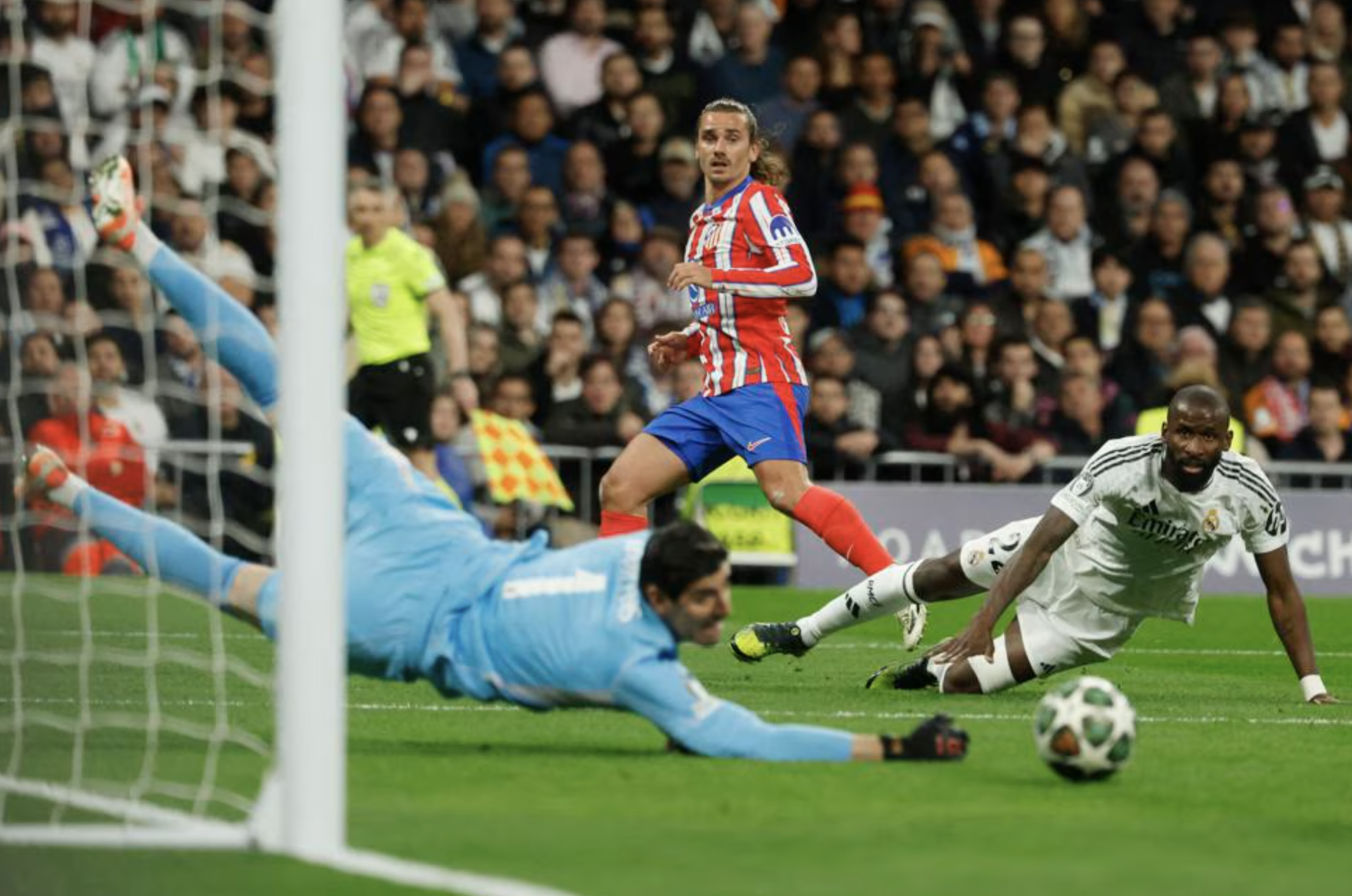 Atletico Madrid gục ng&atilde; derby, Real Madrid chiếm ưu thế Champions League- Ảnh 5.