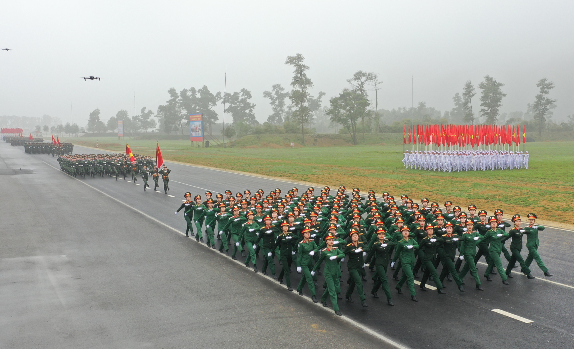 VIDEO: Hợp luyện diễu binh kỷ niệm 50 năm Ngày giải phóng miền Nam, thống nhất đất nước- Ảnh 2.