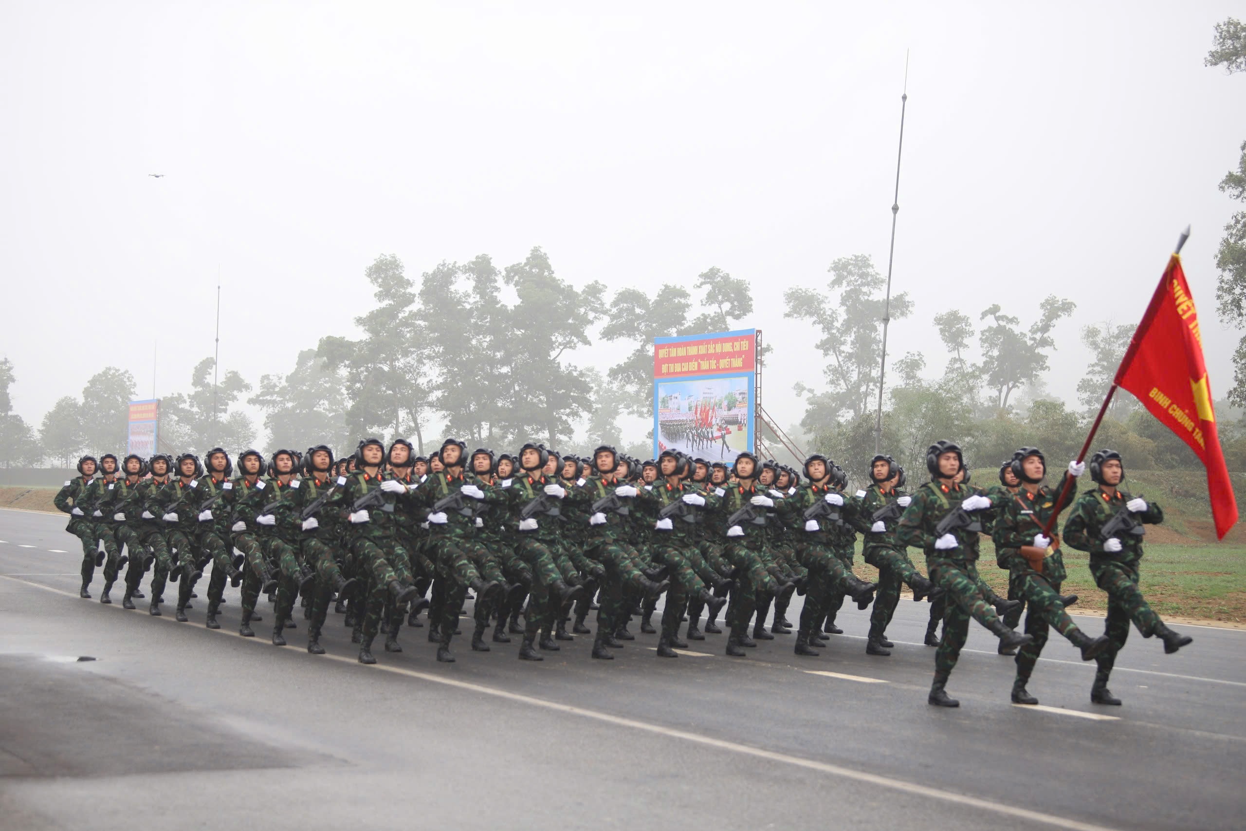VIDEO: Hợp luyện diễu binh kỷ niệm 50 năm Ngày giải phóng miền Nam, thống nhất đất nước- Ảnh 7.