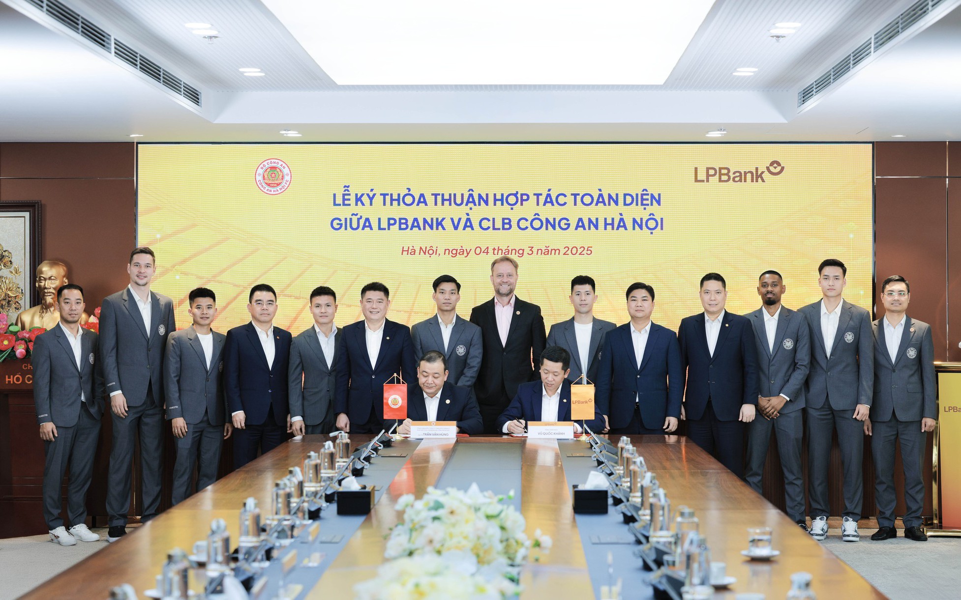 Ng&acirc;n h&agrave;ng Lộc Ph&aacute;t (LPBank) v&agrave; CLB CAHN k&yacute; kết hợp t&aacute;c to&agrave;n diện
