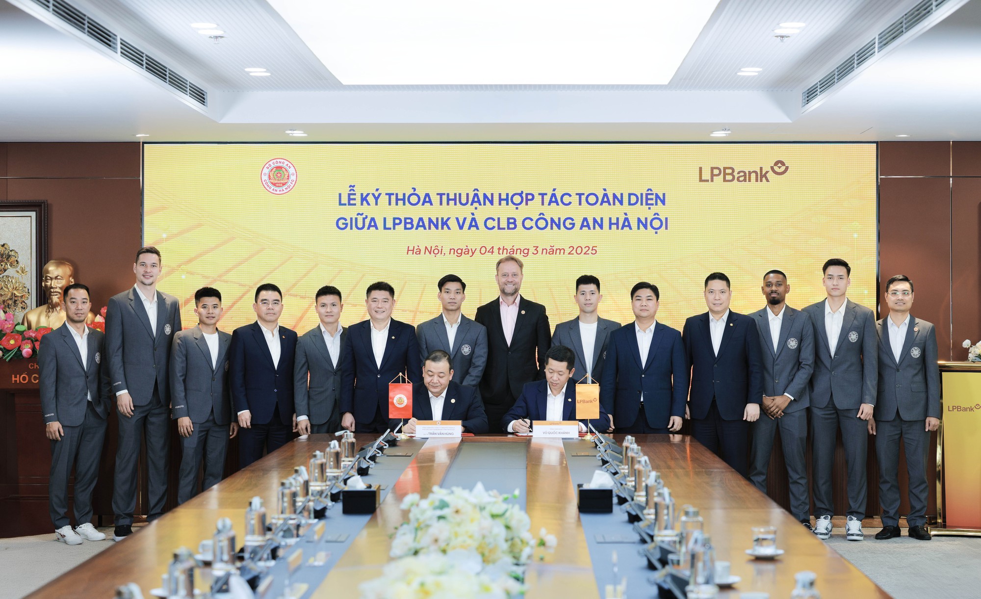 Ngân hàng Lộc Phát (LPBank) và CLB CAHN ký kết hợp tác toàn diện- Ảnh 1.