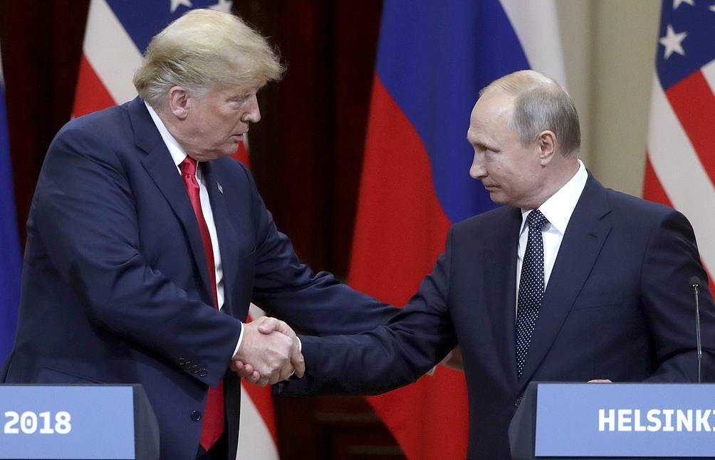Hai &ocirc;ng Donald Trump v&agrave; Putin trong thượng đỉnh Mỹ - Nga tại Phần Lan năm 2018. Ảnh: Tass