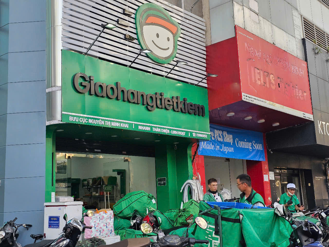 Chuyện lạ: Giữa l&agrave;n s&oacute;ng trả mặt bằng, c&aacute;c kho h&agrave;ng lại gi&agrave;nh nhau mặt tiền đắc địa- Ảnh 1.
