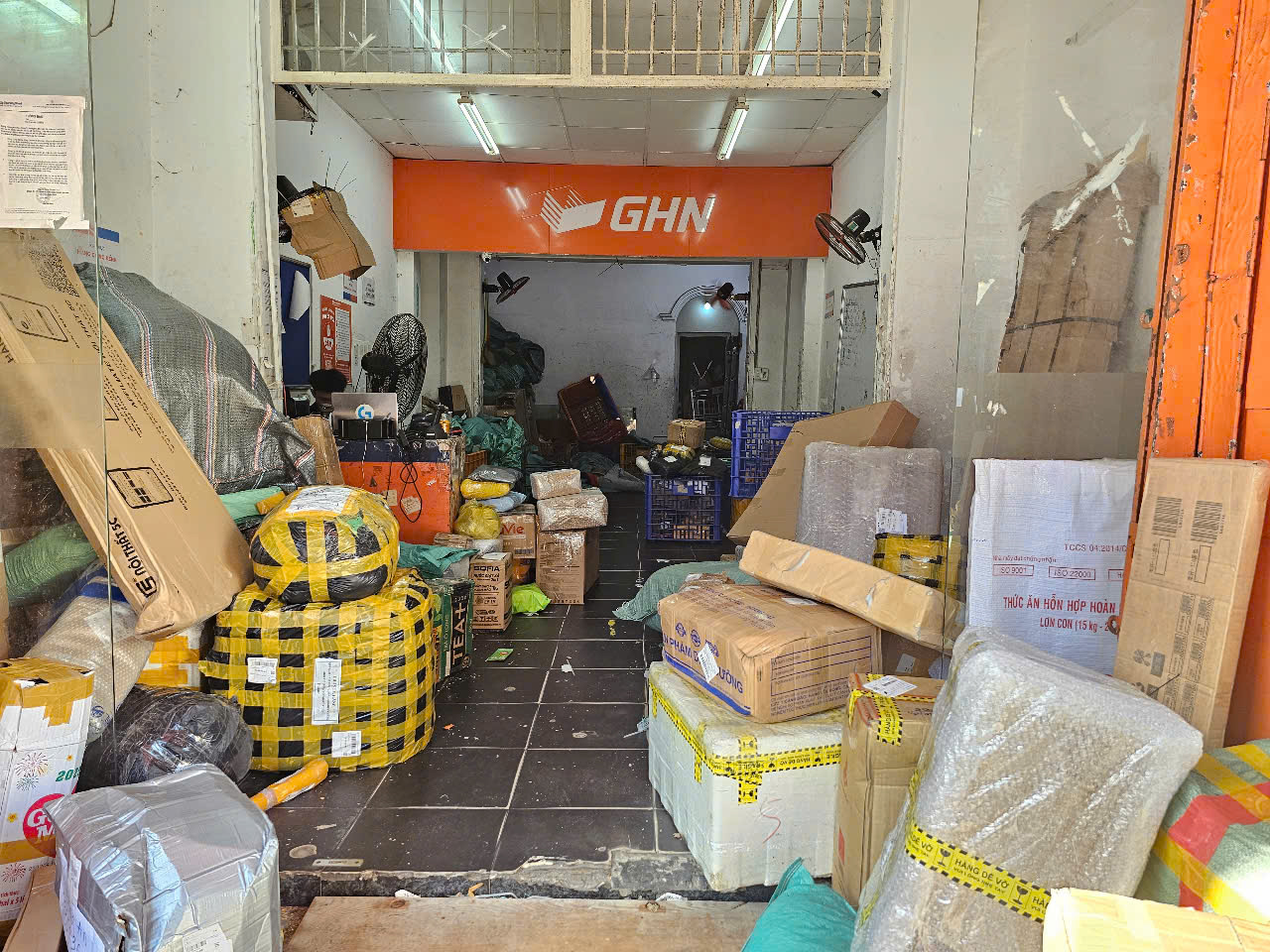 Chuyện lạ: Giữa l&agrave;n s&oacute;ng trả mặt bằng, c&aacute;c kho h&agrave;ng lại gi&agrave;nh nhau mặt tiền đắc địa- Ảnh 6.