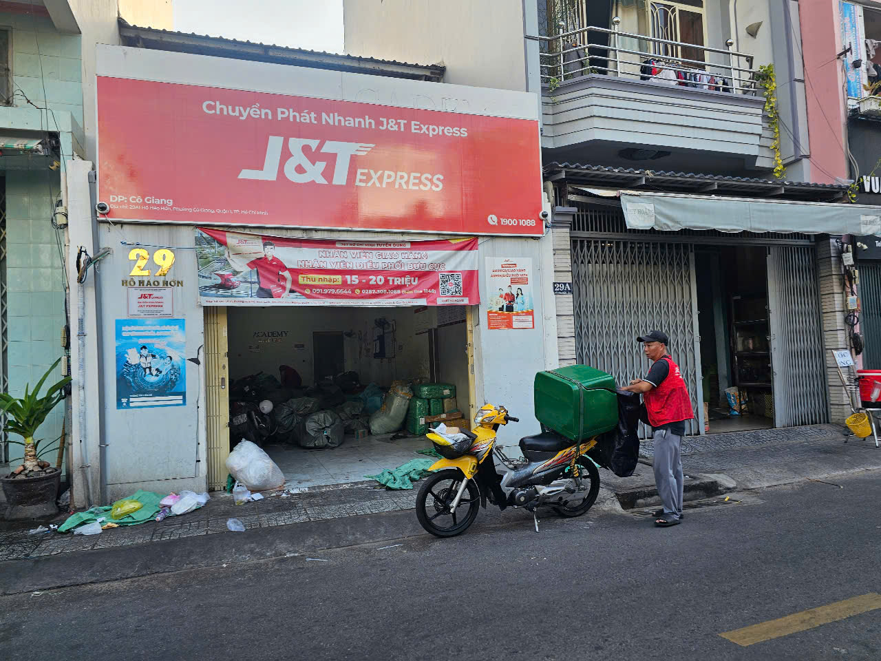 Chuyện lạ: Giữa l&agrave;n s&oacute;ng trả mặt bằng, c&aacute;c kho h&agrave;ng lại gi&agrave;nh nhau mặt tiền đắc địa- Ảnh 8.