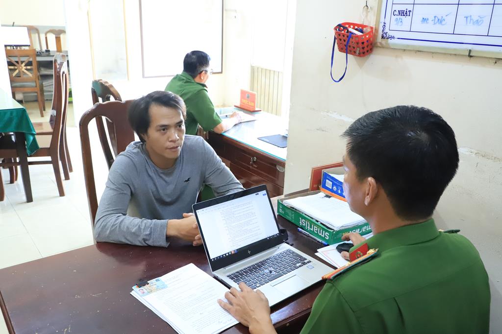 Bất ngờ “lý lịch” đối tượng “‘hổ báo” đánh người sau va
chạm giao thông”- Ảnh 1.