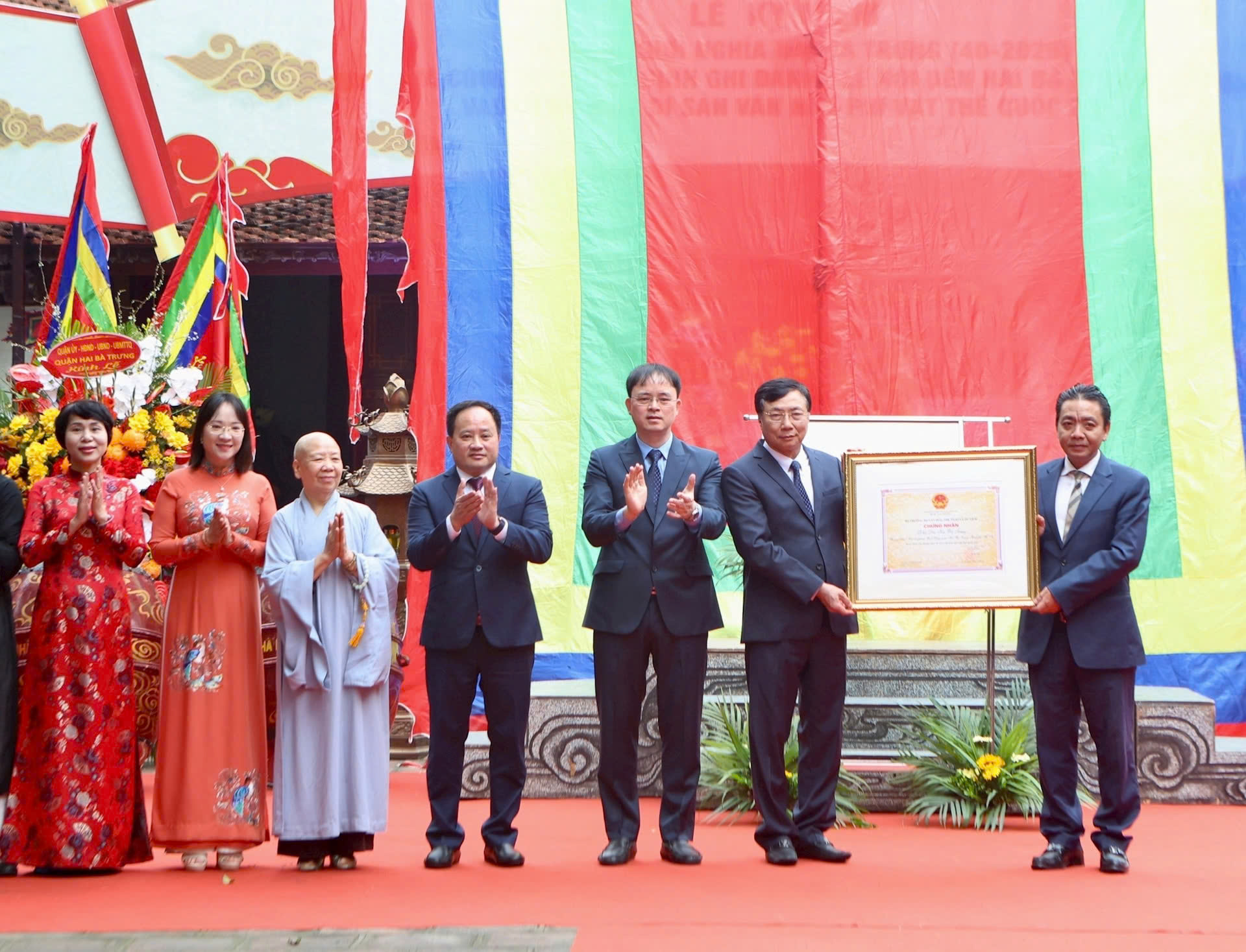 Lễ hội đền Hai B&agrave; Trưng trở th&agrave;nh Di sản Văn h&oacute;a phi vật thể quốc gia- Ảnh 1.