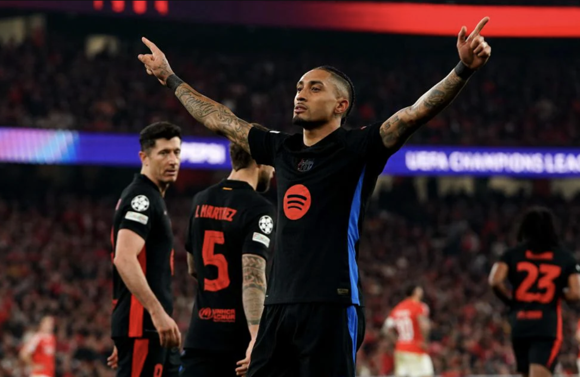 Thể hiện đẳng cấp, 10 cầu thủ Barcelona đ&aacute;nh bại chủ nh&agrave; Benfica- Ảnh 5.