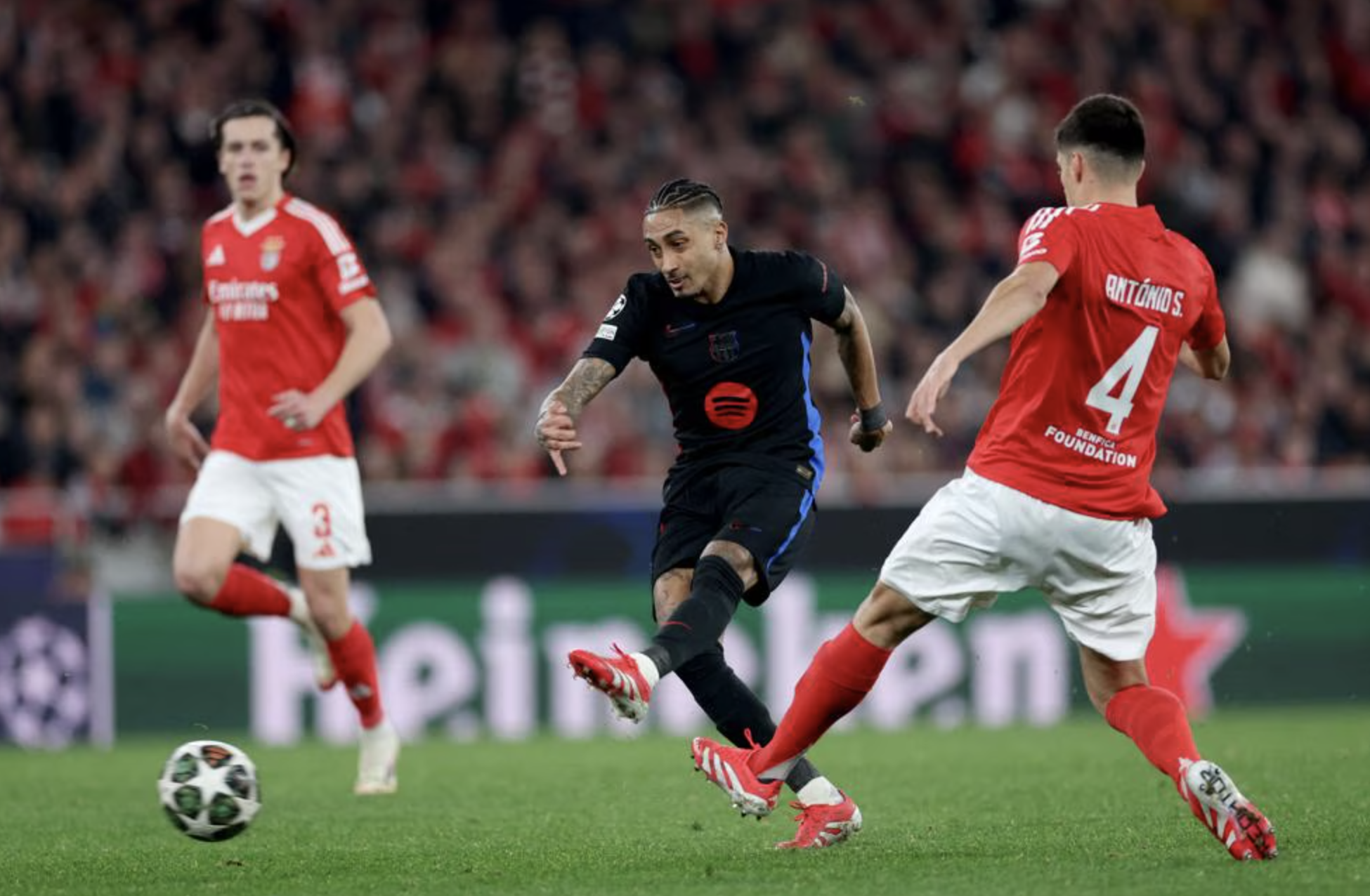 Thể hiện đẳng cấp, 10 cầu thủ Barcelona đ&aacute;nh bại chủ nh&agrave; Benfica- Ảnh 4.