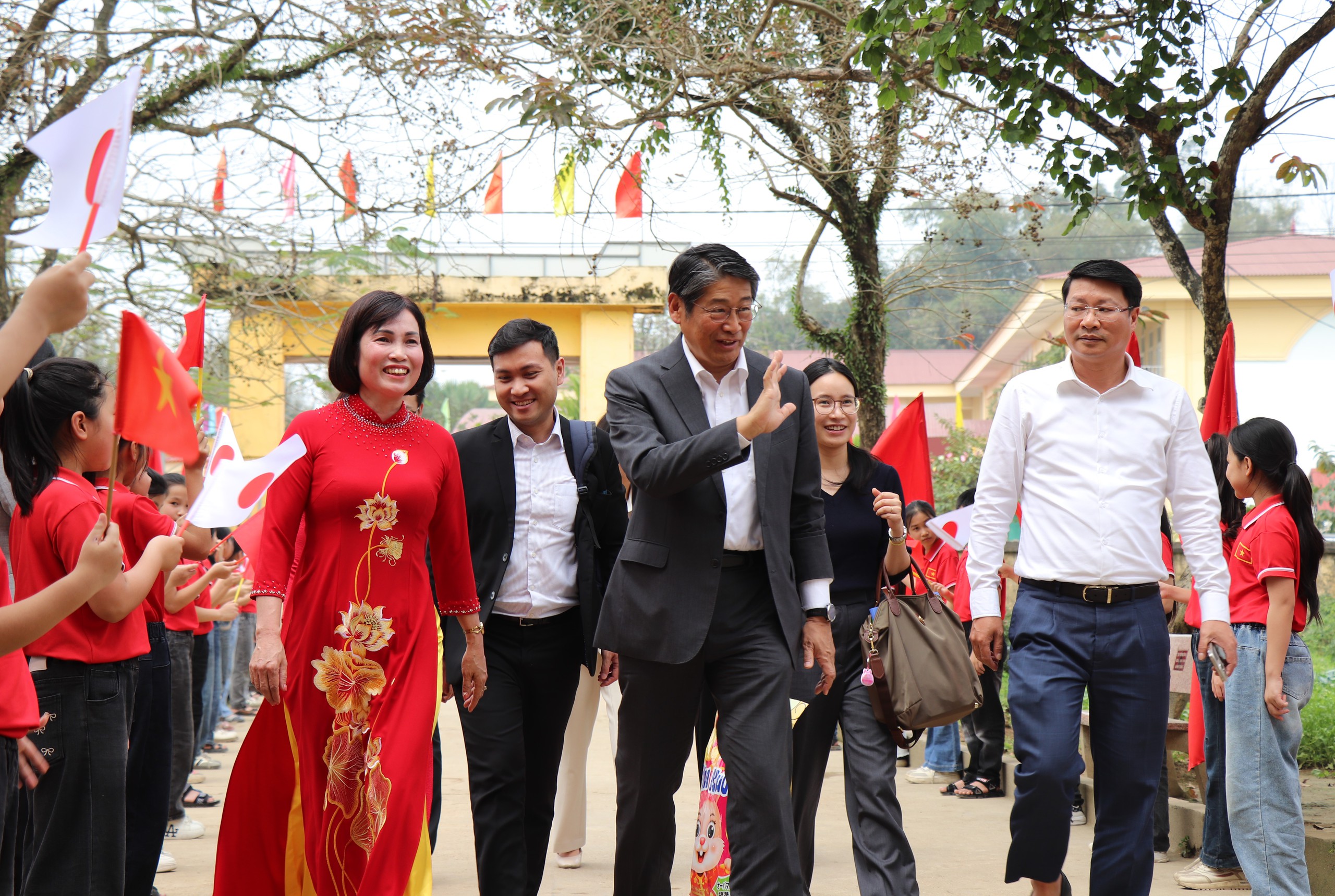 Nhật Bản t&agrave;i trợ hơn 80 tỉ đồng r&agrave; ph&aacute; bom m&igrave;n, x&acirc;y trường, hỗ trợ đổi mới s&aacute;ng tạo- Ảnh 6.