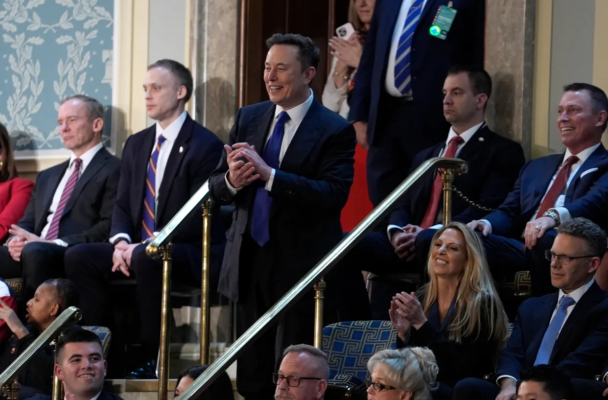 Tổng thống Donald Trump nhận phản hồi t&iacute;ch cực sau b&agrave;i ph&aacute;t biểu trước quốc hội Mỹ- Ảnh 5.