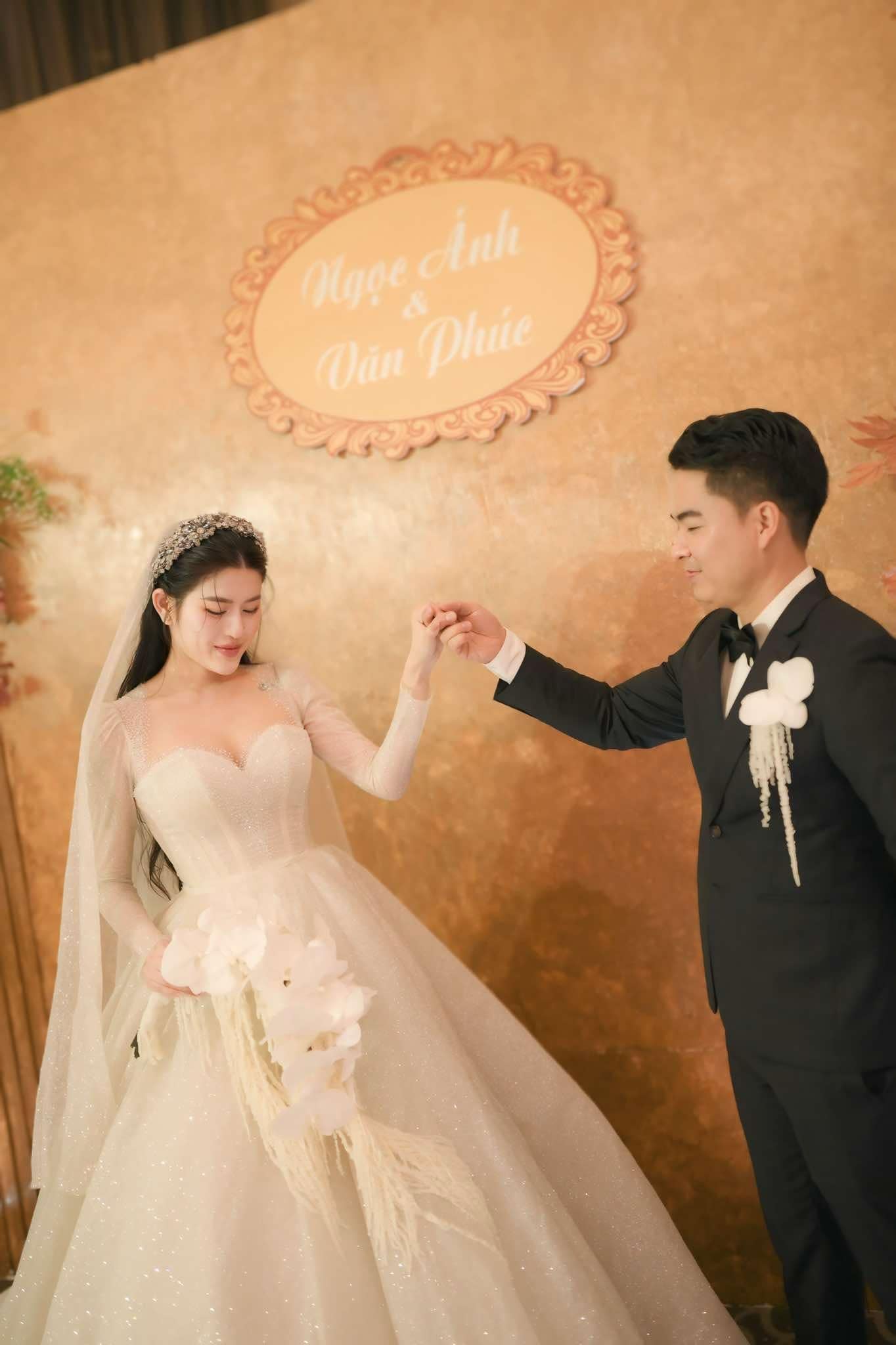 Quang L&ecirc; tặng cho người quản l&yacute; nửa tỉ đồng l&agrave;m của hồi m&ocirc;n- Ảnh 3.